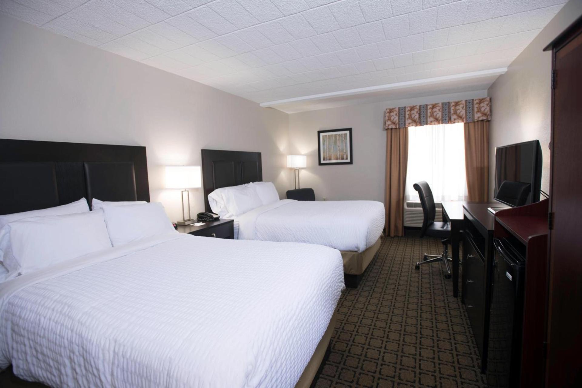 Clarion Inn Cranberry Township photo 55