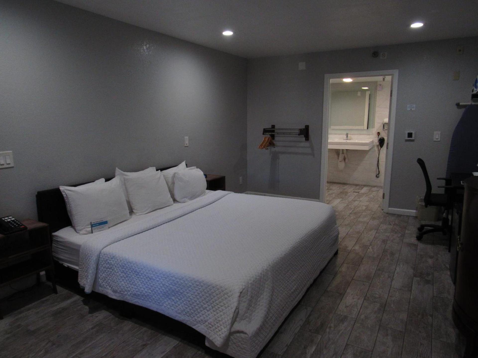Capri Suites Anaheim photo 39