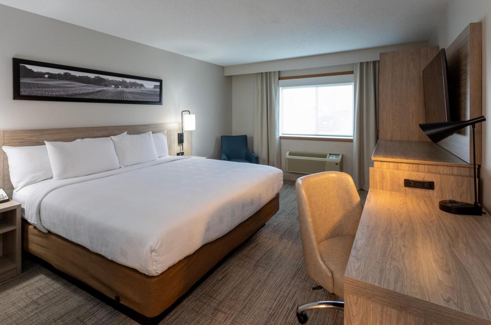 GrandStay Hotel & Suites photo 2