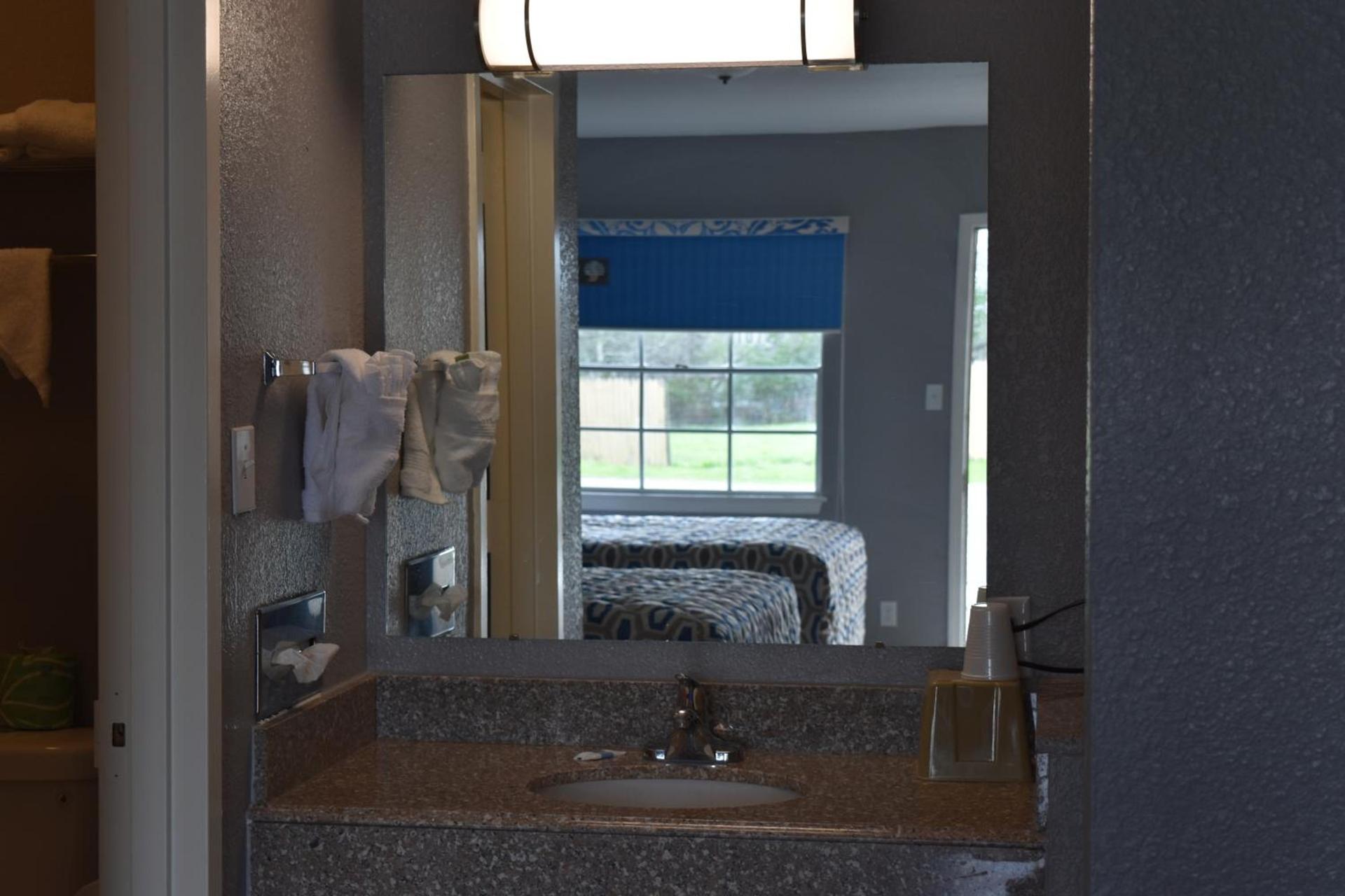 Woodfield Inn & Suites Hotel O, Yoakum TX 111 photo 11