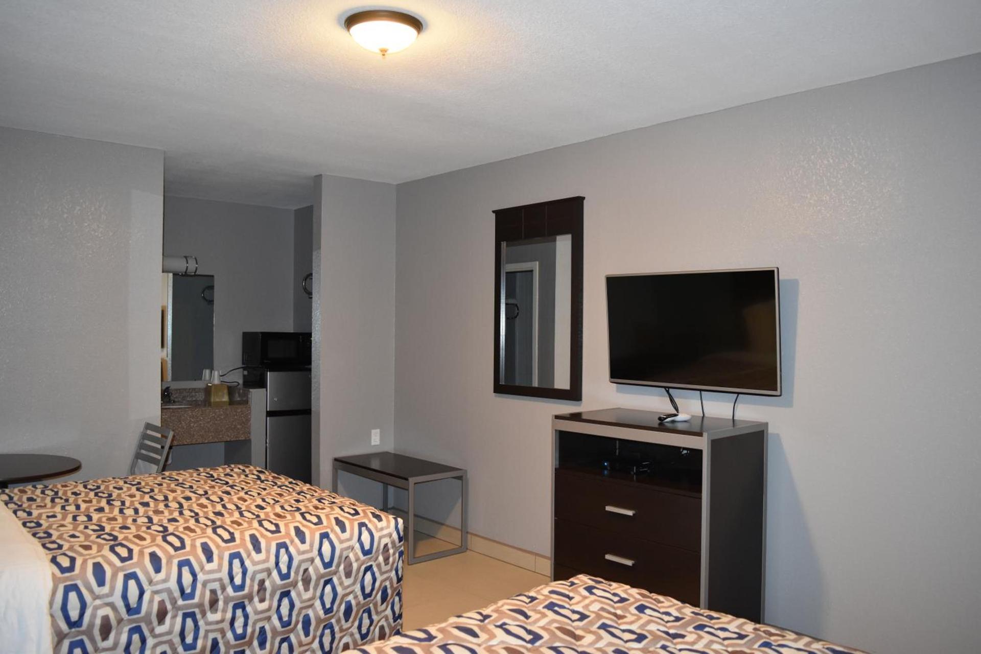Woodfield Inn & Suites Hotel O, Yoakum TX 111 photo 9