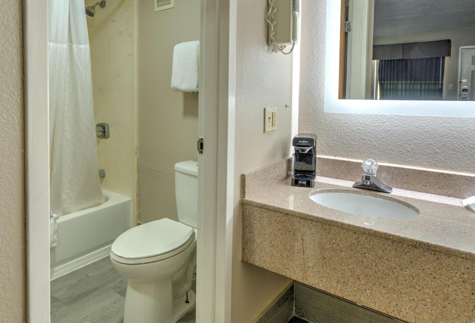 Super 8 by Wyndham Knoxville West/Farragut photo 20