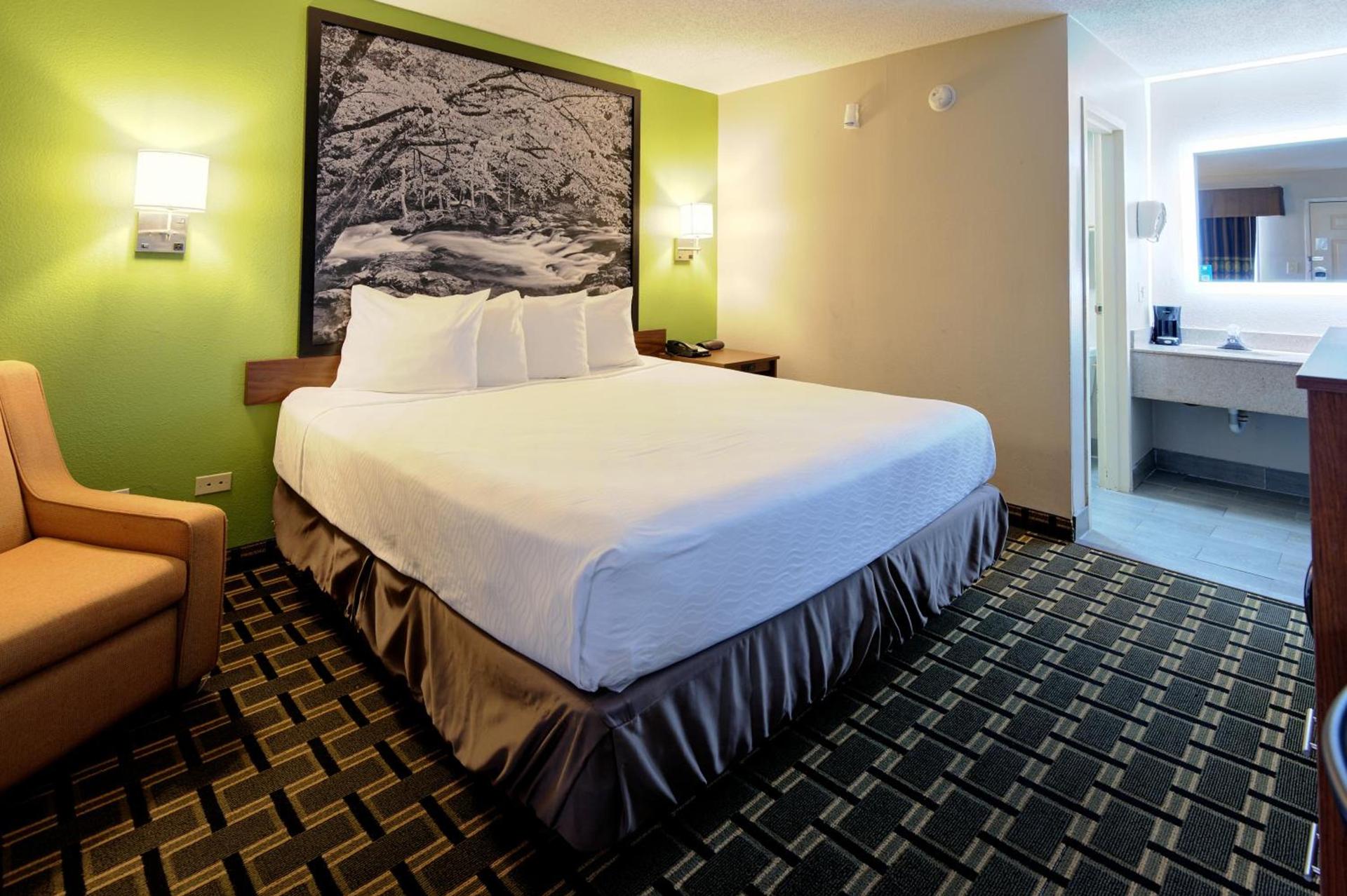 Super 8 by Wyndham Knoxville West/Farragut photo 24