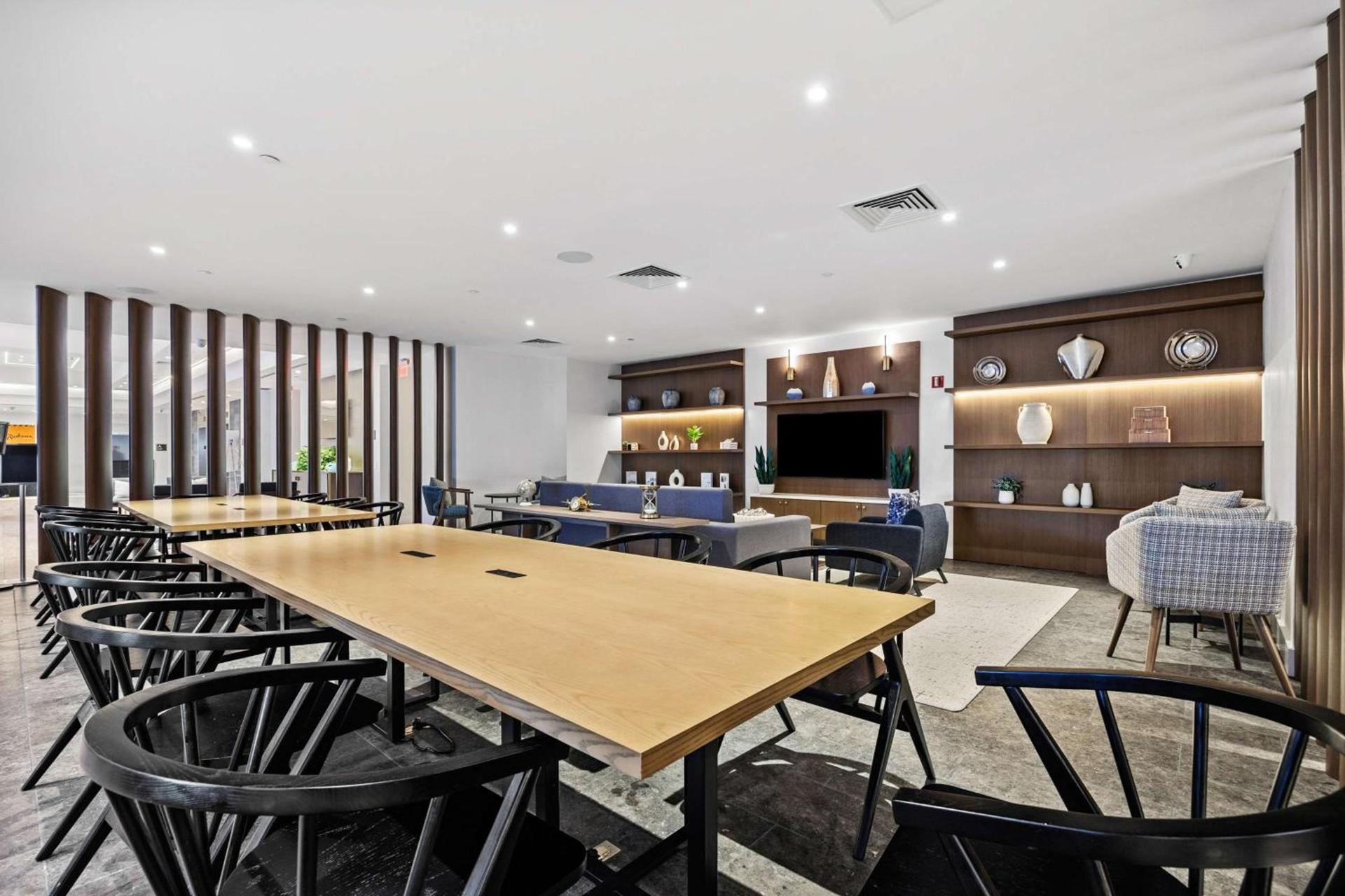DoubleTree by Hilton New York JFK Airport photo 1