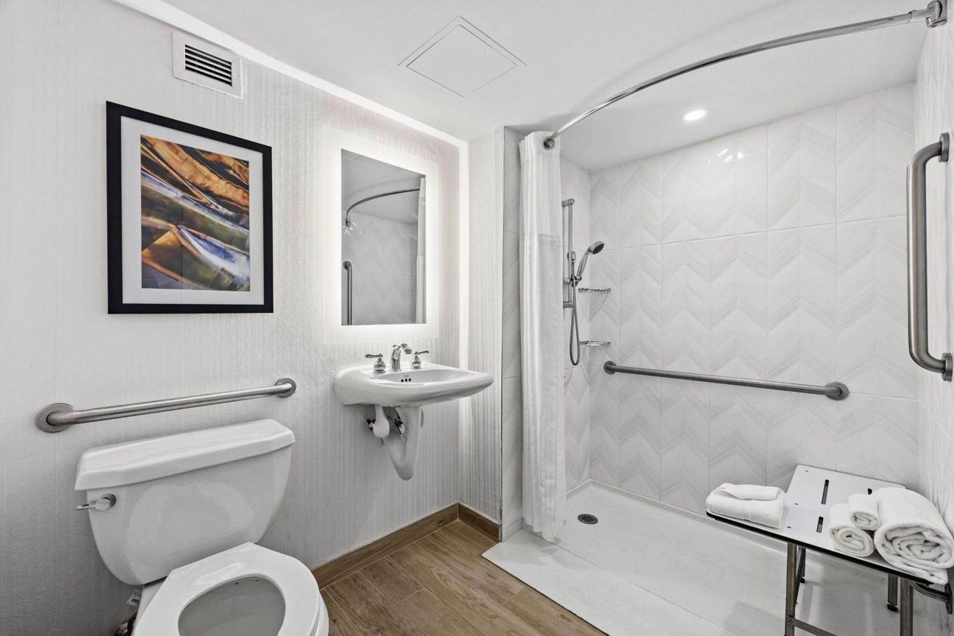 DoubleTree by Hilton New York JFK Airport photo 12