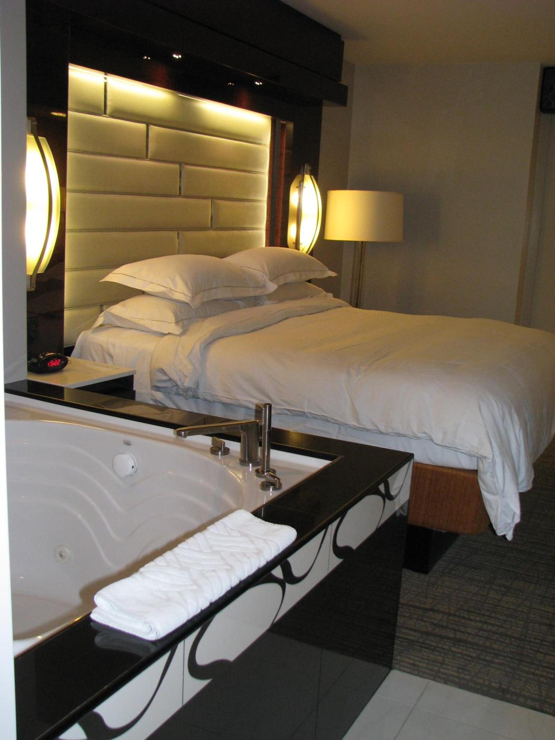 Suites at Elara Las Vegas Center Strip-No Resort Fees photo 24