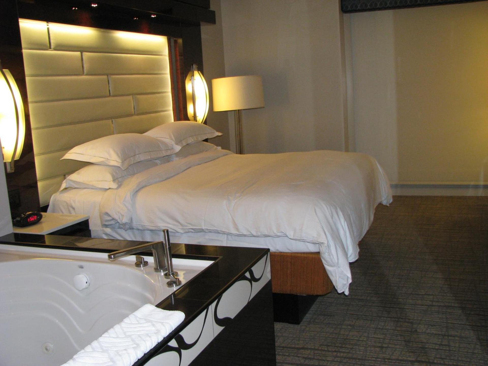 Suites at Elara Las Vegas Center Strip-No Resort Fees photo 13