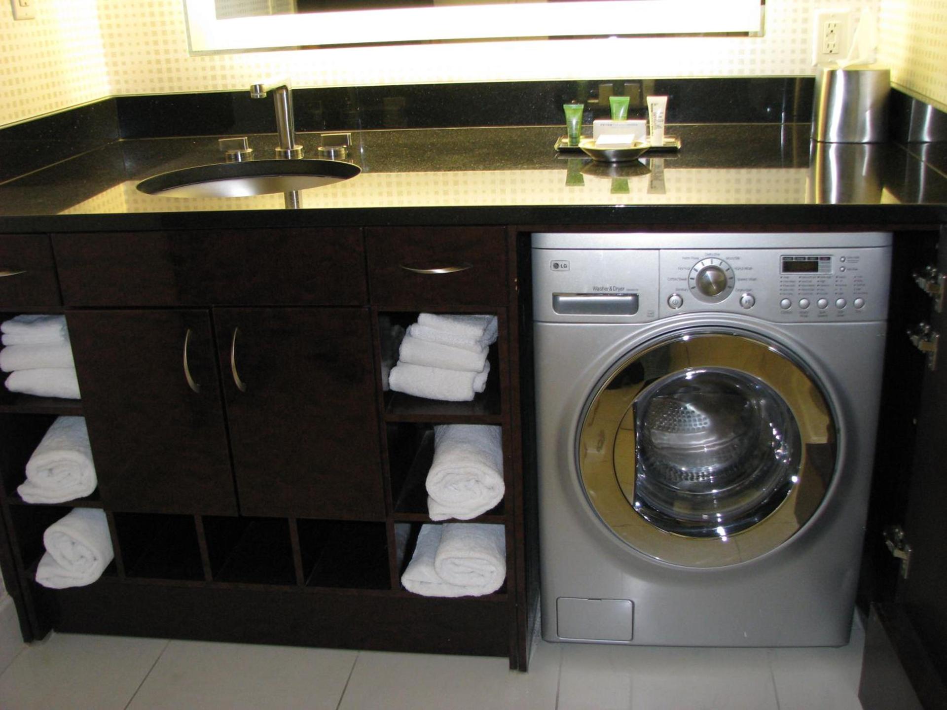 Suites at Elara Las Vegas Center Strip-No Resort Fees photo 31
