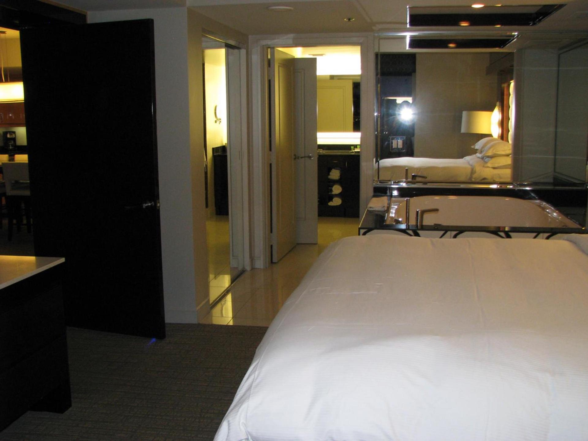 Suites at Elara Las Vegas Center Strip-No Resort Fees photo 10