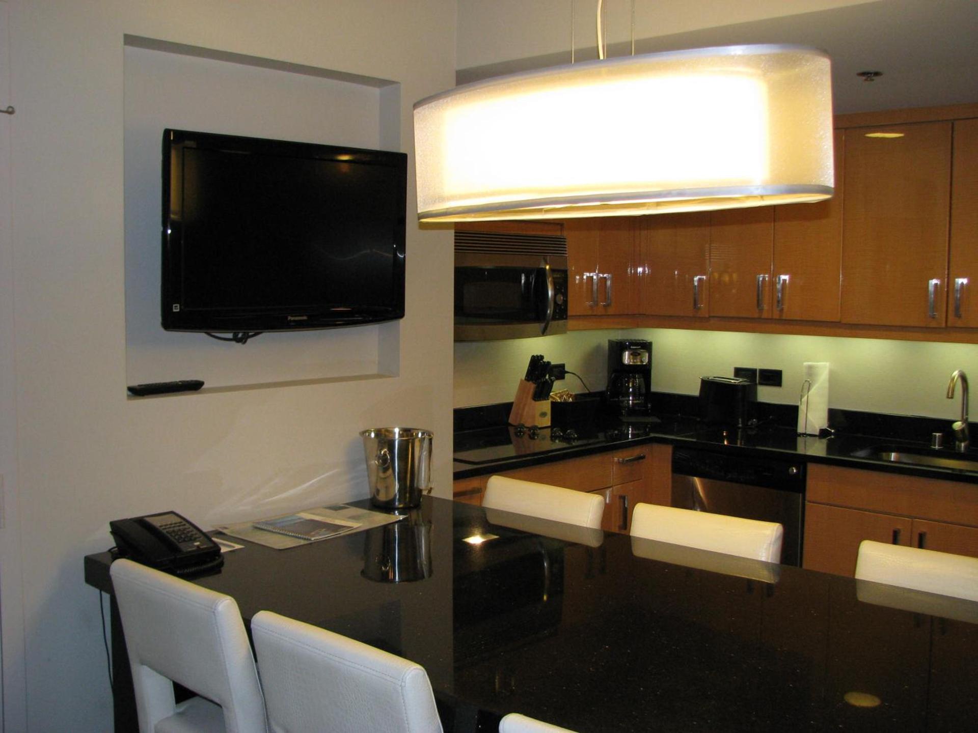 Suites at Elara Las Vegas Center Strip-No Resort Fees photo 9