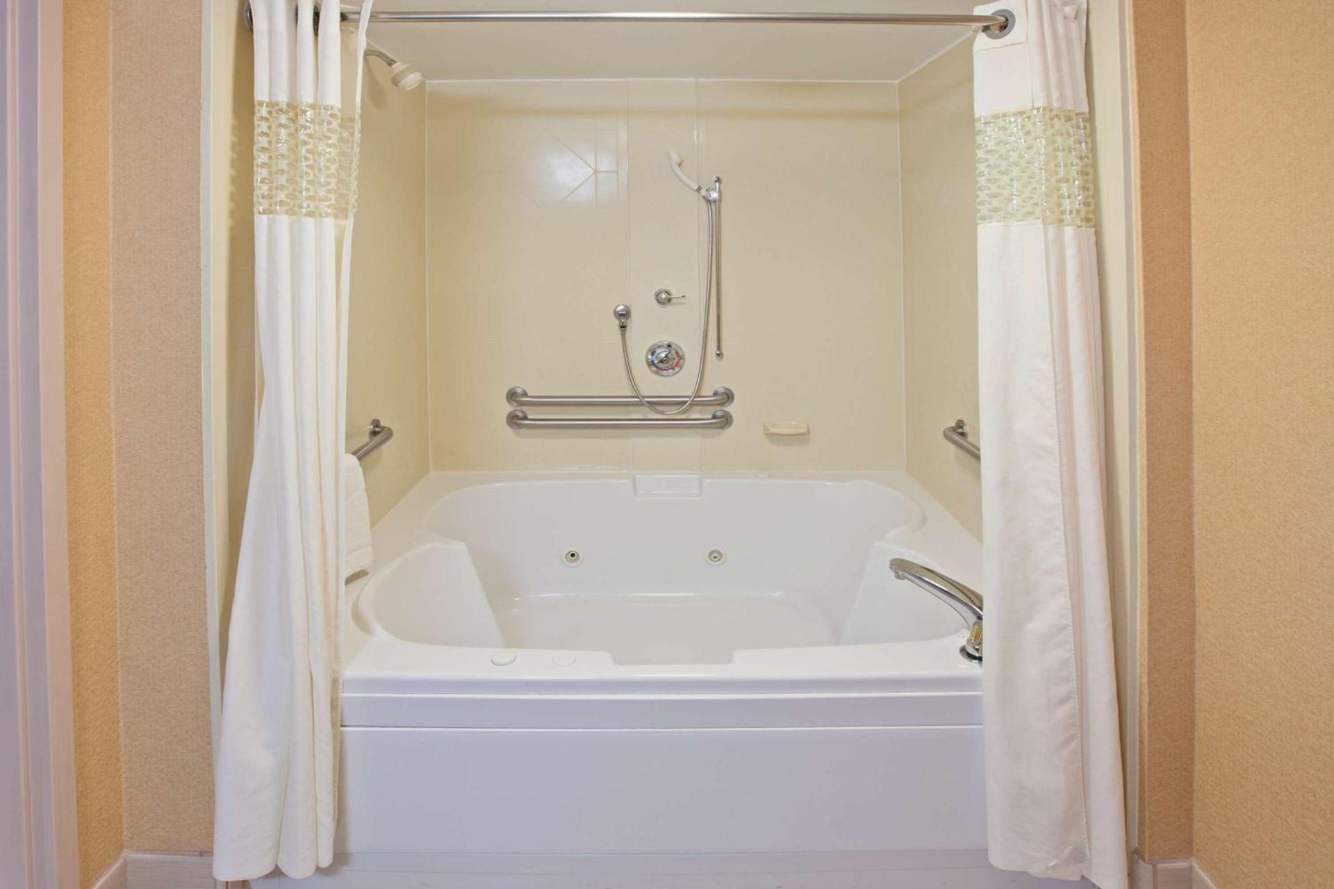 Hampton Inn Marietta photo 16