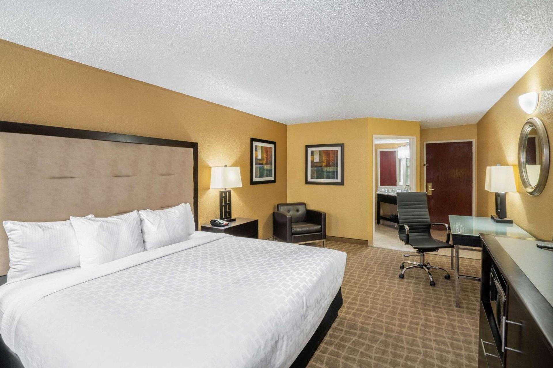 La Quinta by Wyndham Hot Springs photo 26
