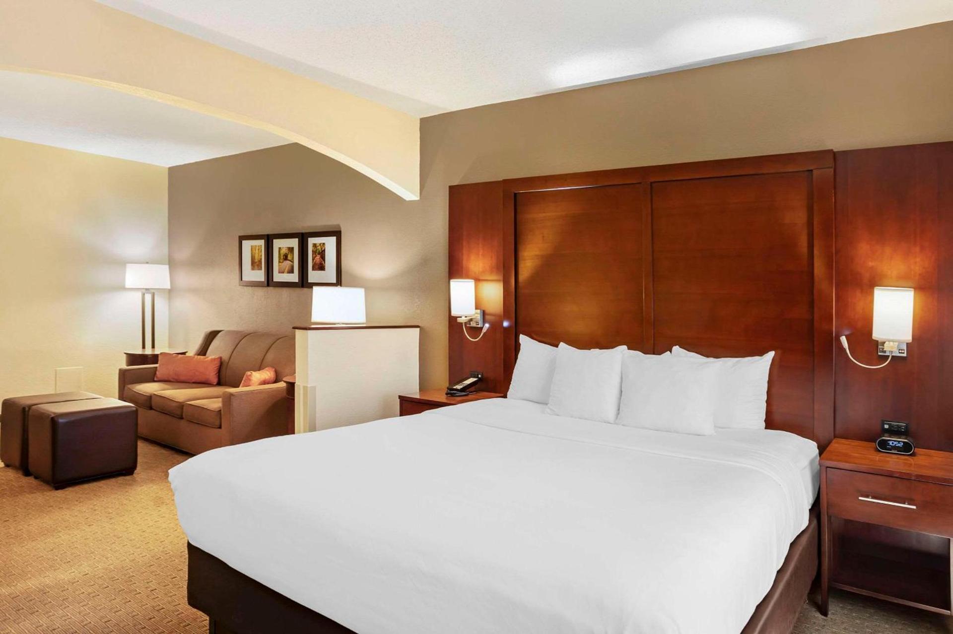 Comfort Suites State College near Penn State - Steps Away from PSU! photo 12