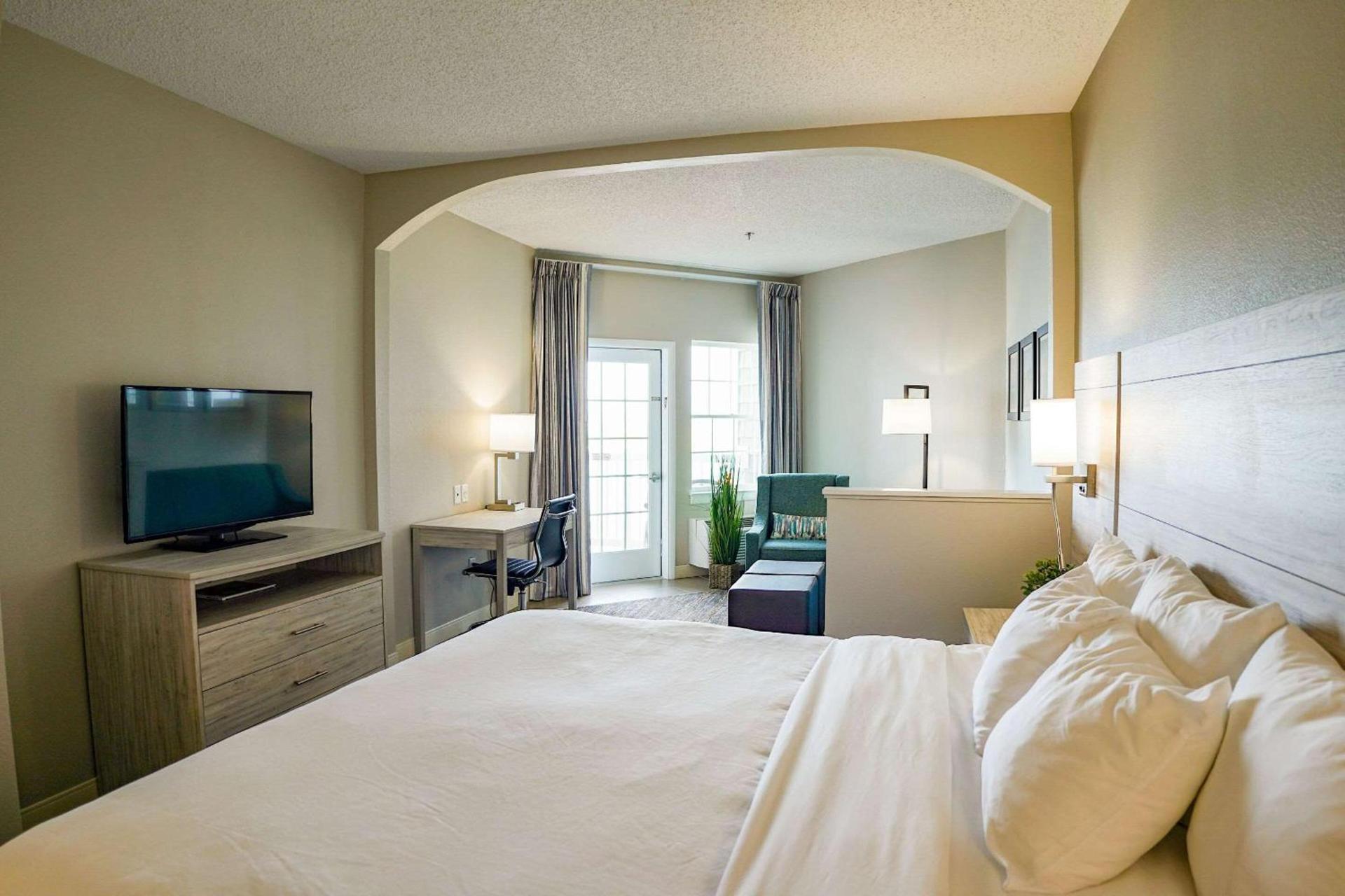 Comfort Suites Chincoteague Island Bayfront Resort photo 9