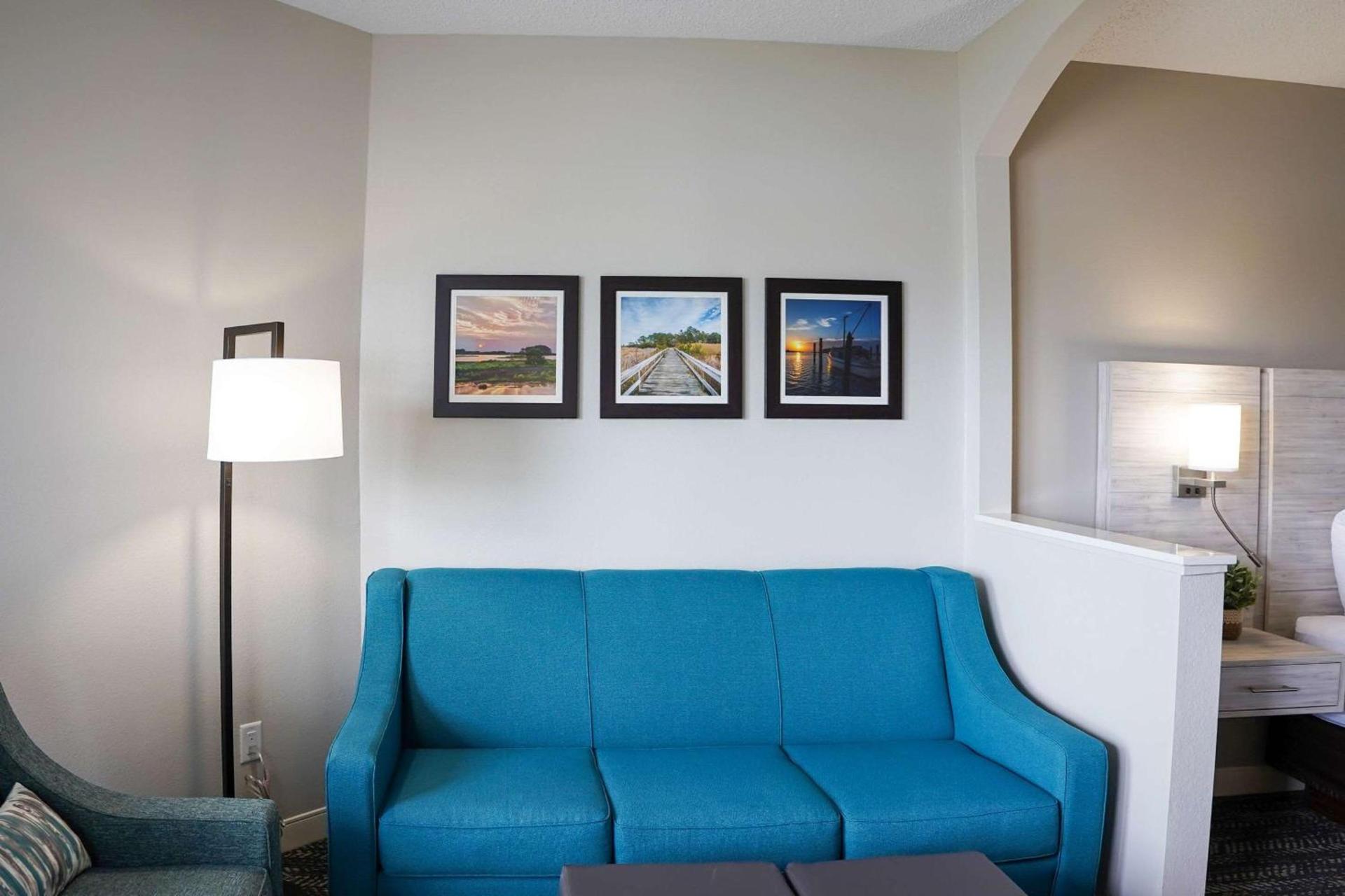 Comfort Suites Chincoteague Island Bayfront Resort photo 11