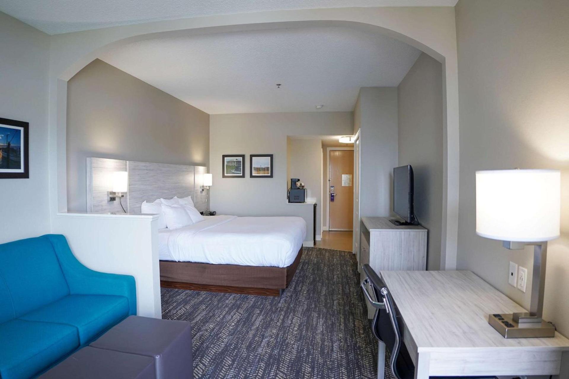 Comfort Suites Chincoteague Island Bayfront Resort photo 12