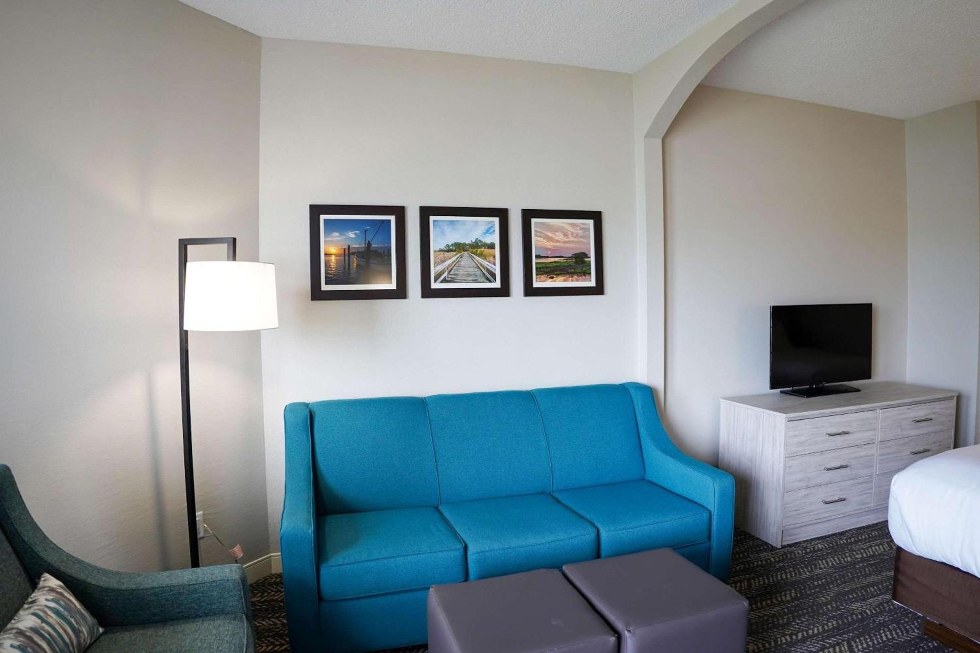 Comfort Suites Chincoteague Island Bayfront Resort photo 13