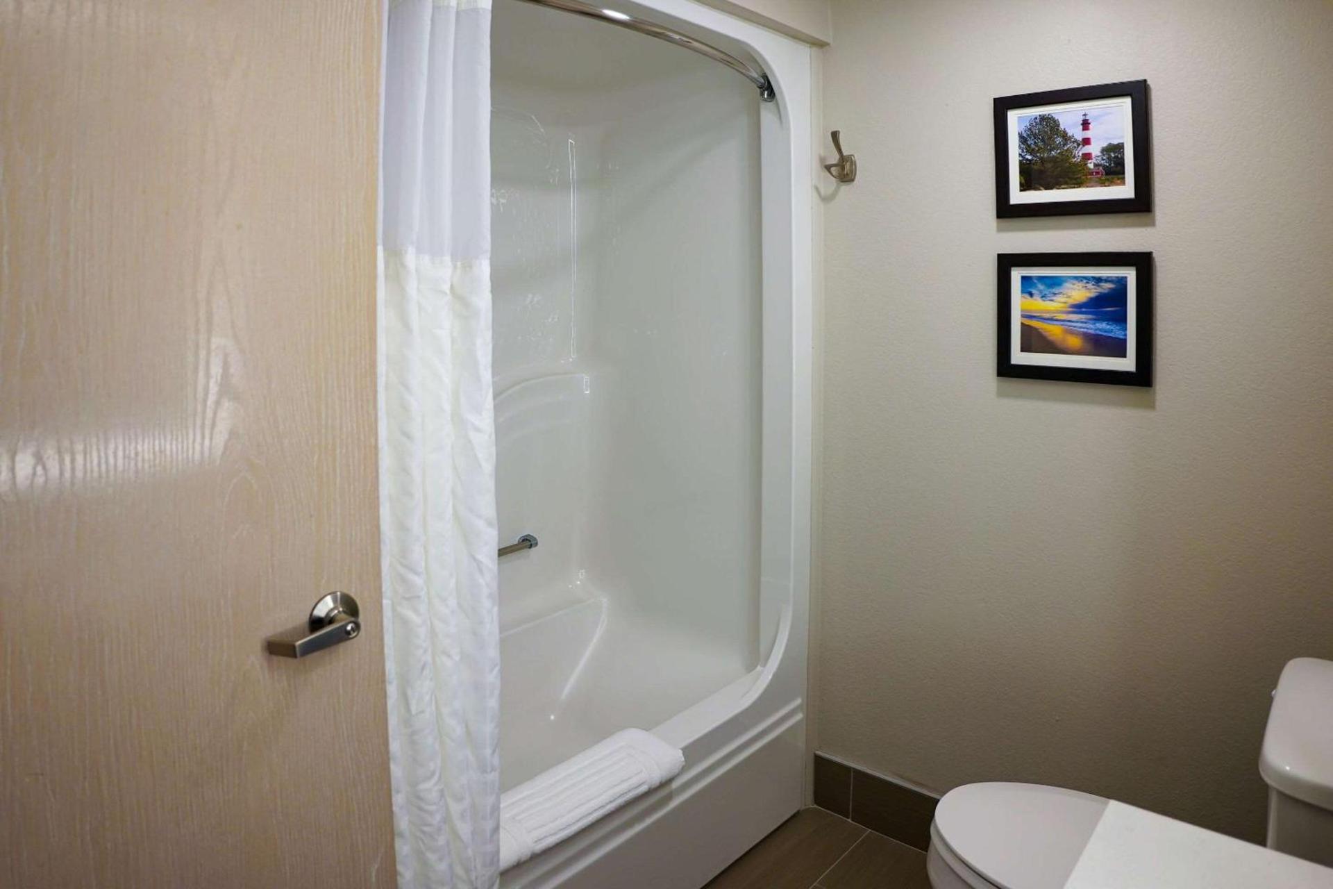 Comfort Suites Chincoteague Island Bayfront Resort photo 15