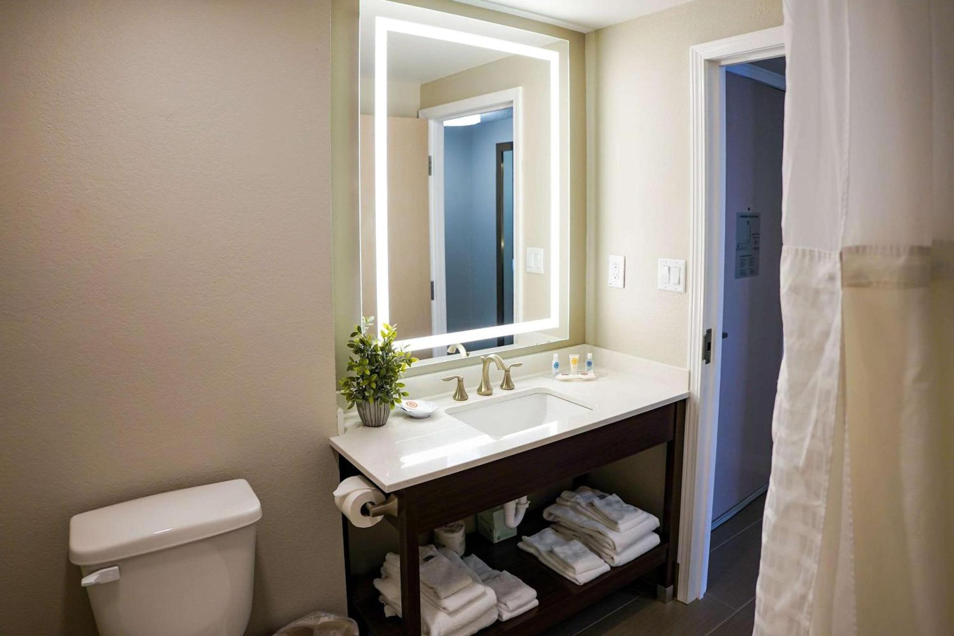 Comfort Suites Chincoteague Island Bayfront Resort photo 18