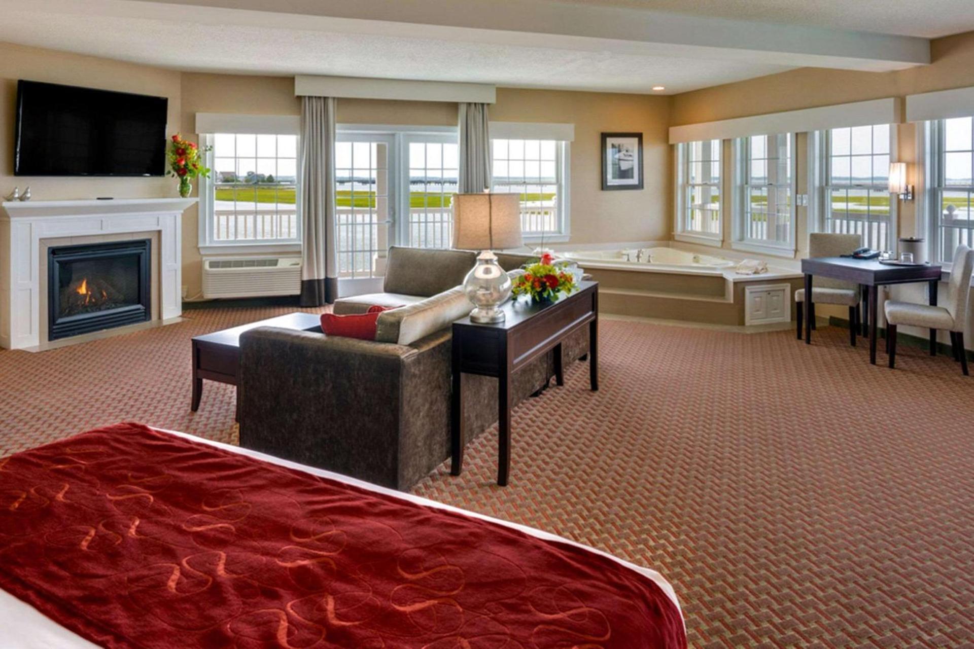 Comfort Suites Chincoteague Island Bayfront Resort photo 19