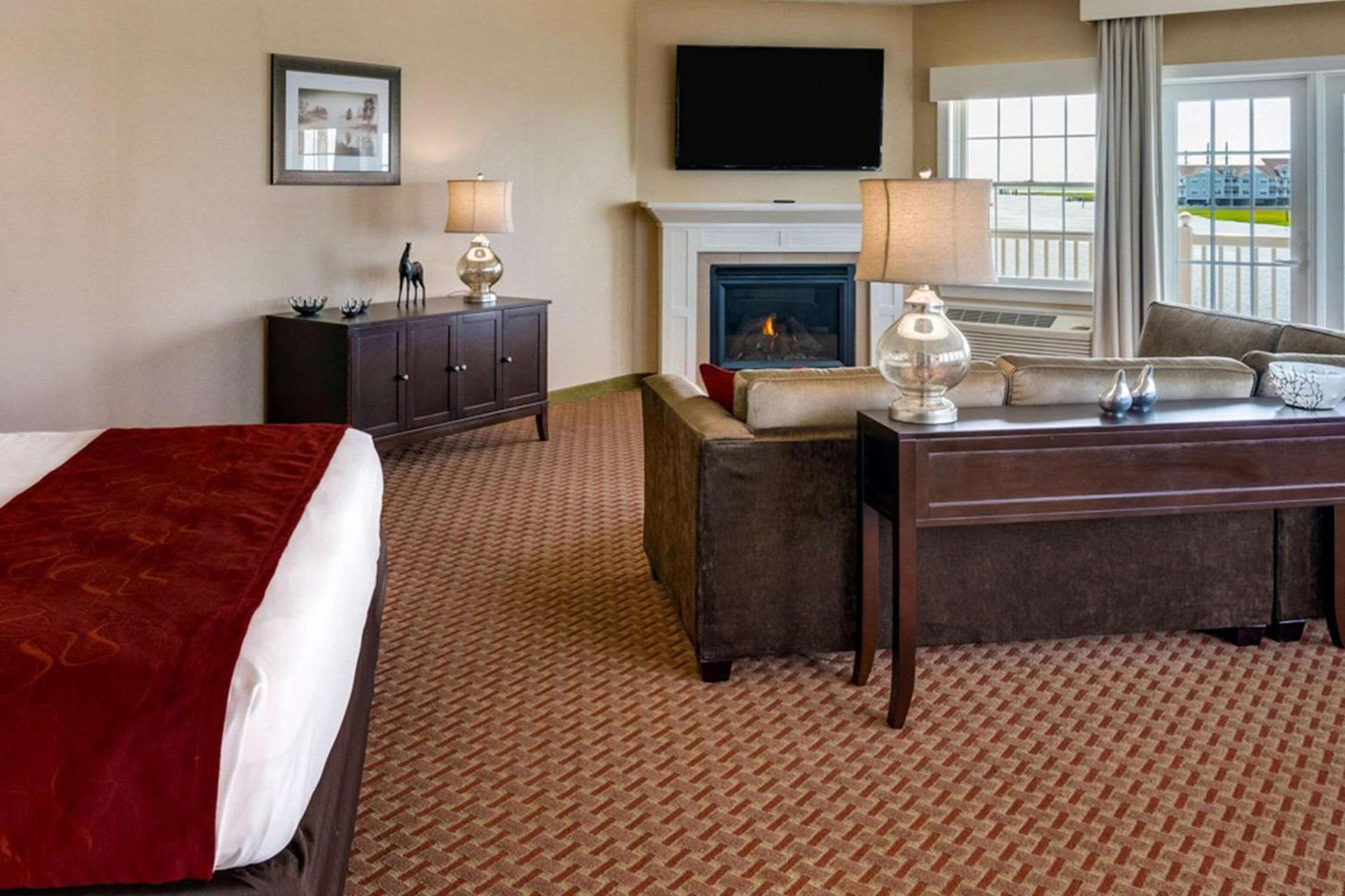 Comfort Suites Chincoteague Island Bayfront Resort photo 20
