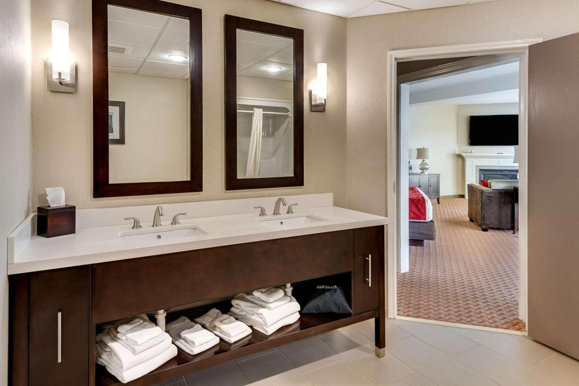 Comfort Suites Chincoteague Island Bayfront Resort photo 26