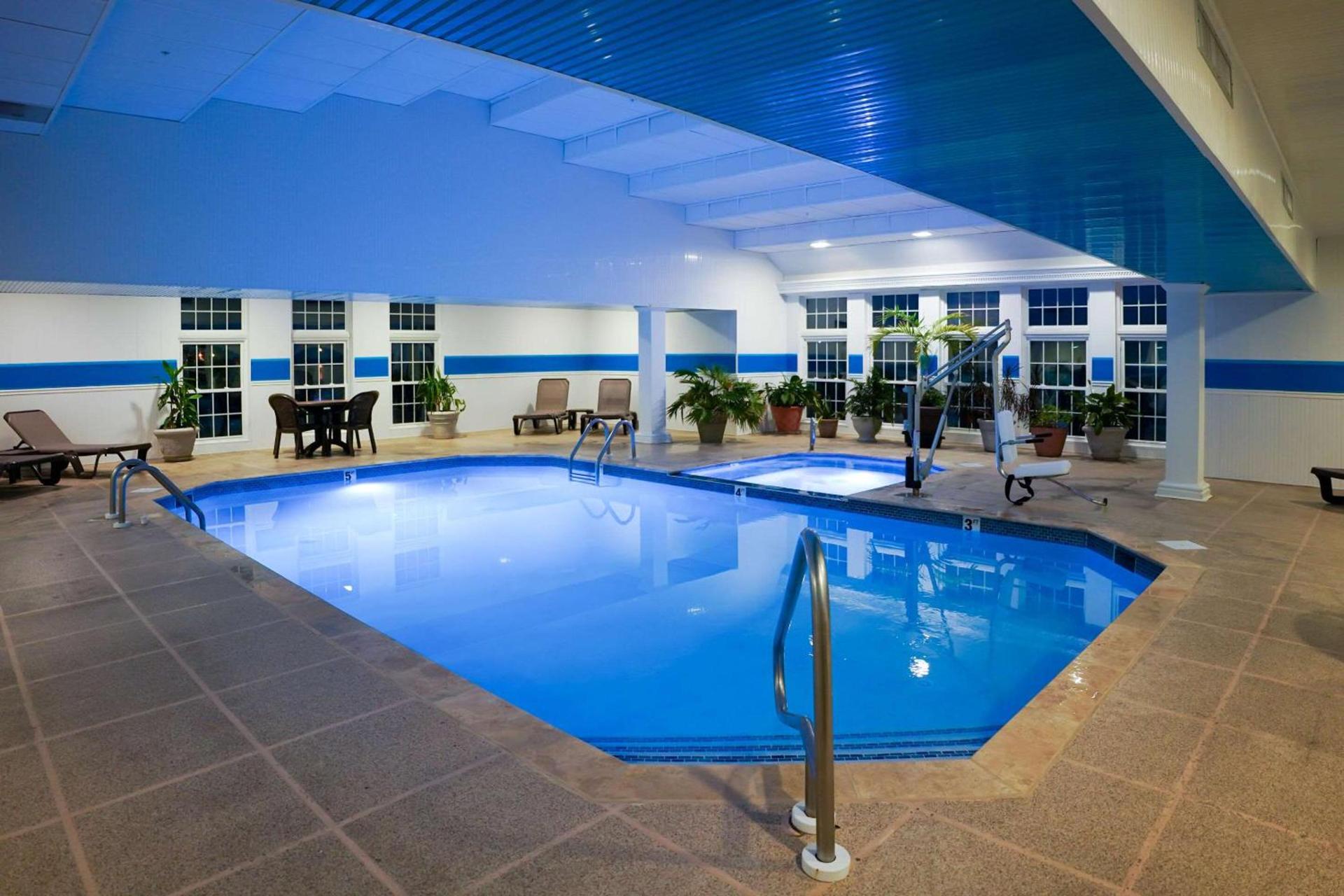 Comfort Suites Chincoteague Island Bayfront Resort photo 28