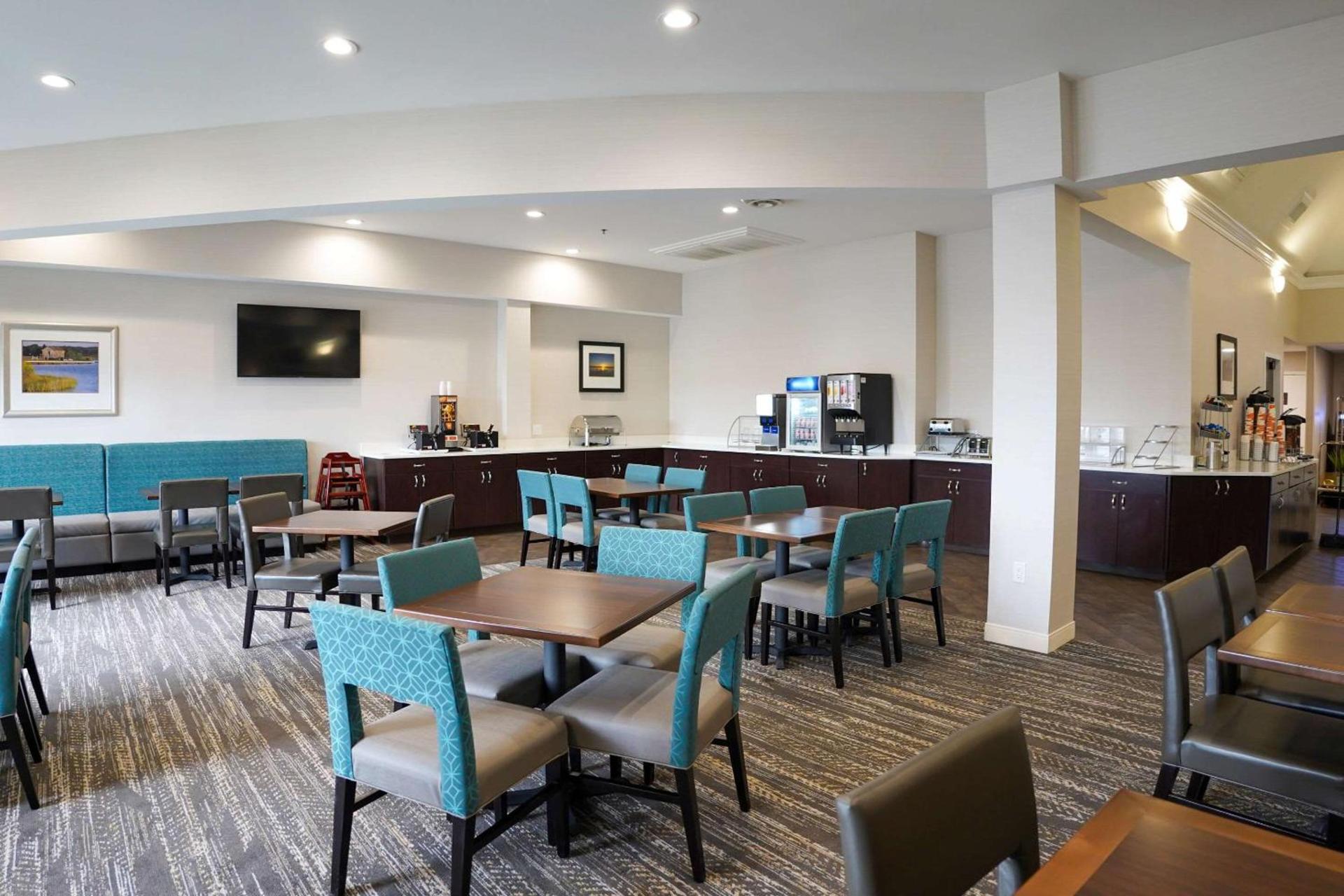 Comfort Suites Chincoteague Island Bayfront Resort photo 31