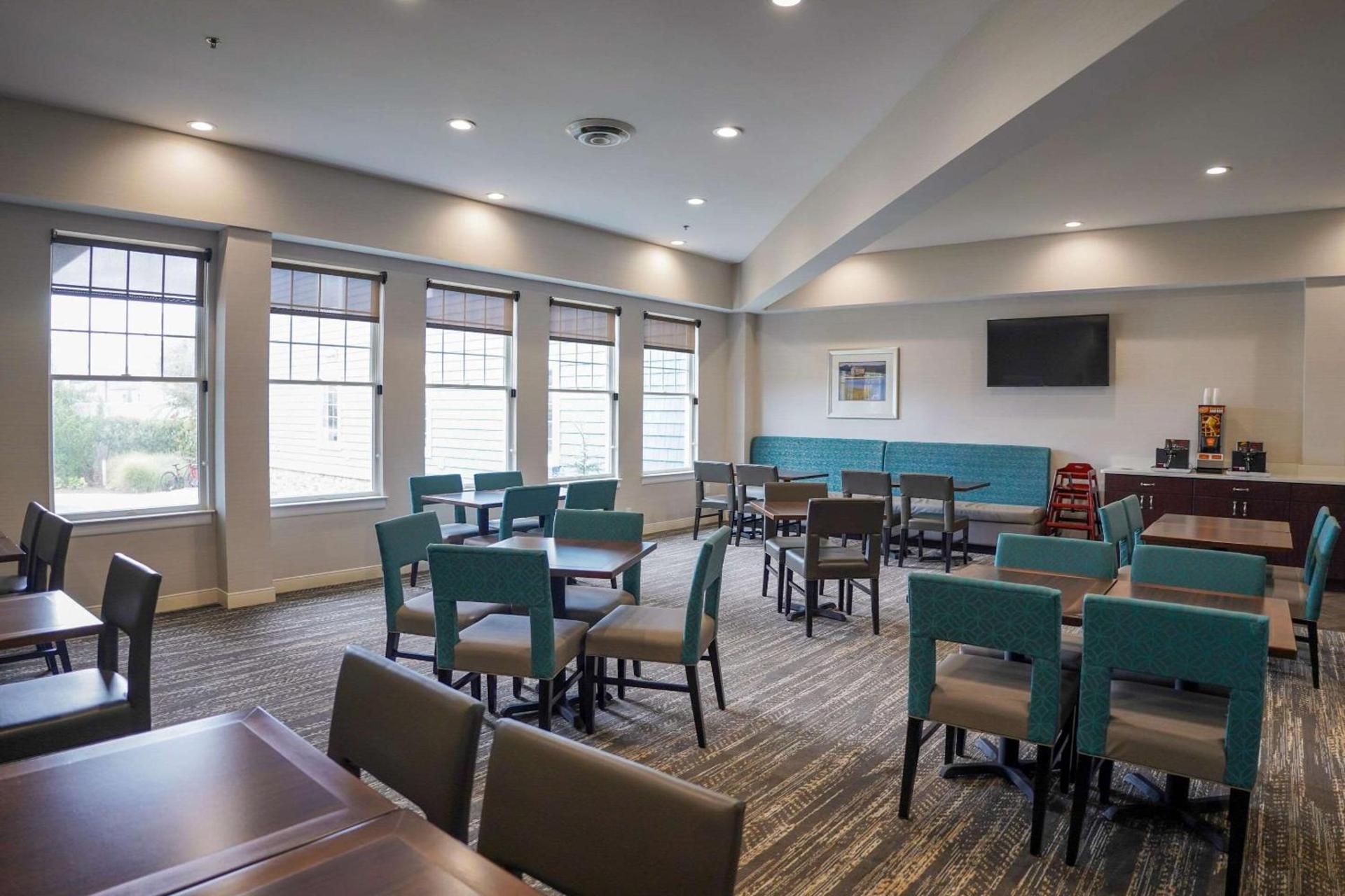 Comfort Suites Chincoteague Island Bayfront Resort photo 32