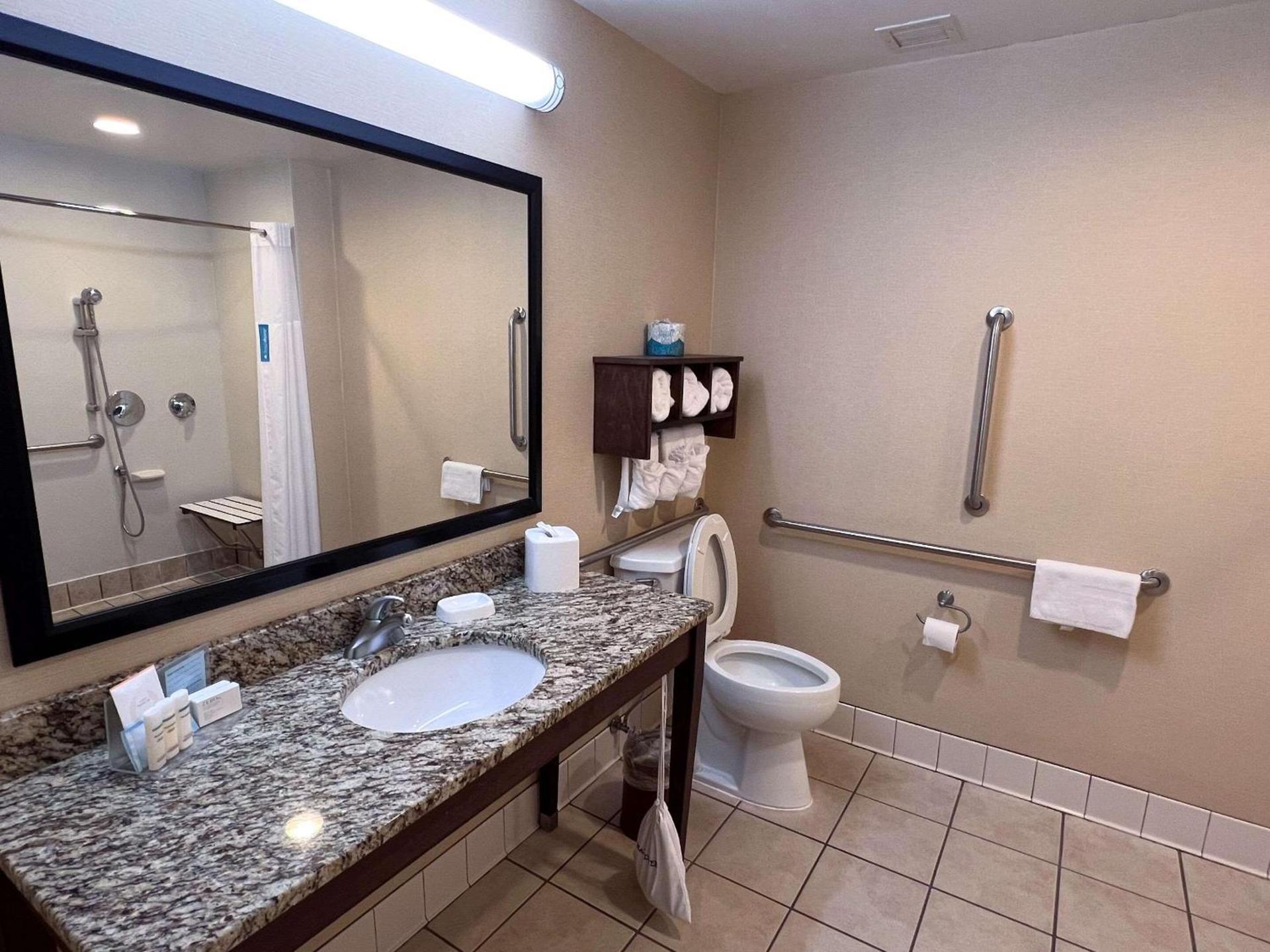 Clarion Pointe Cherokee photo 4