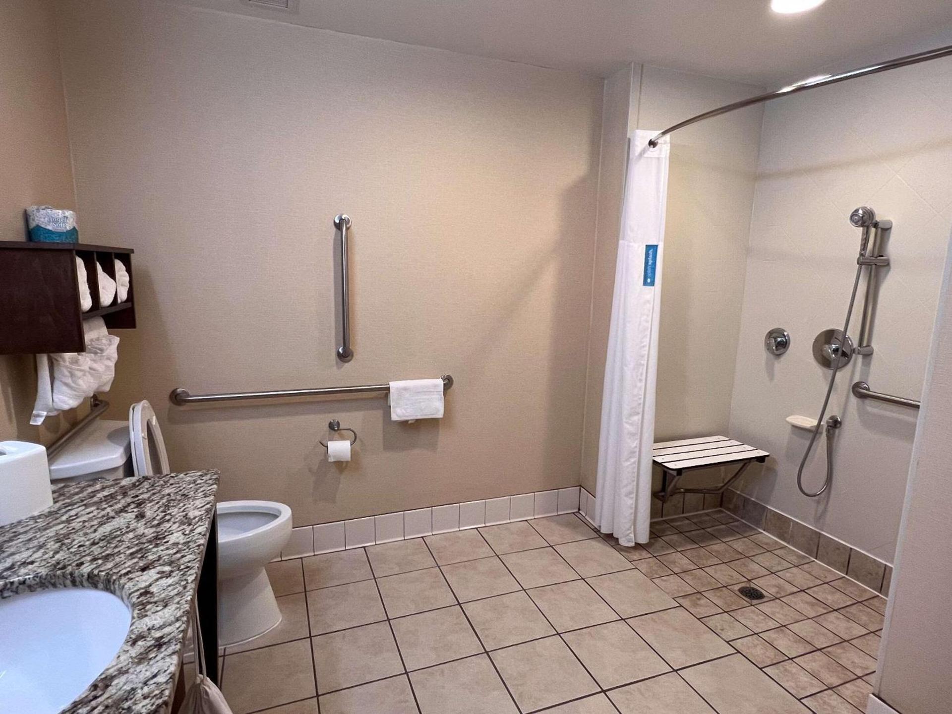 Clarion Pointe Cherokee photo 5