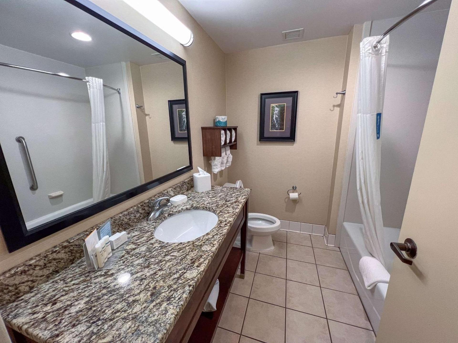 Clarion Pointe Cherokee photo 8