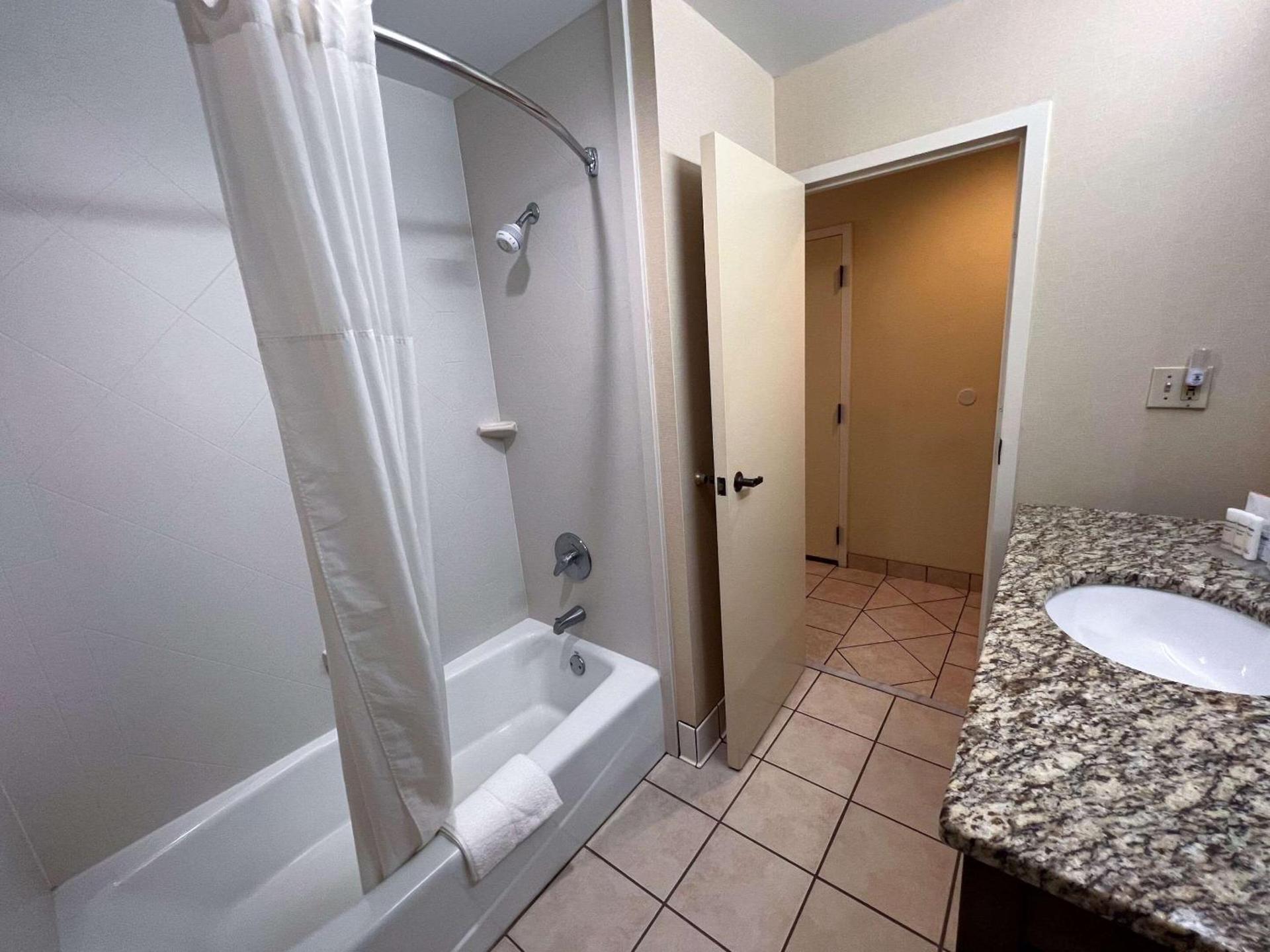 Clarion Pointe Cherokee photo 9
