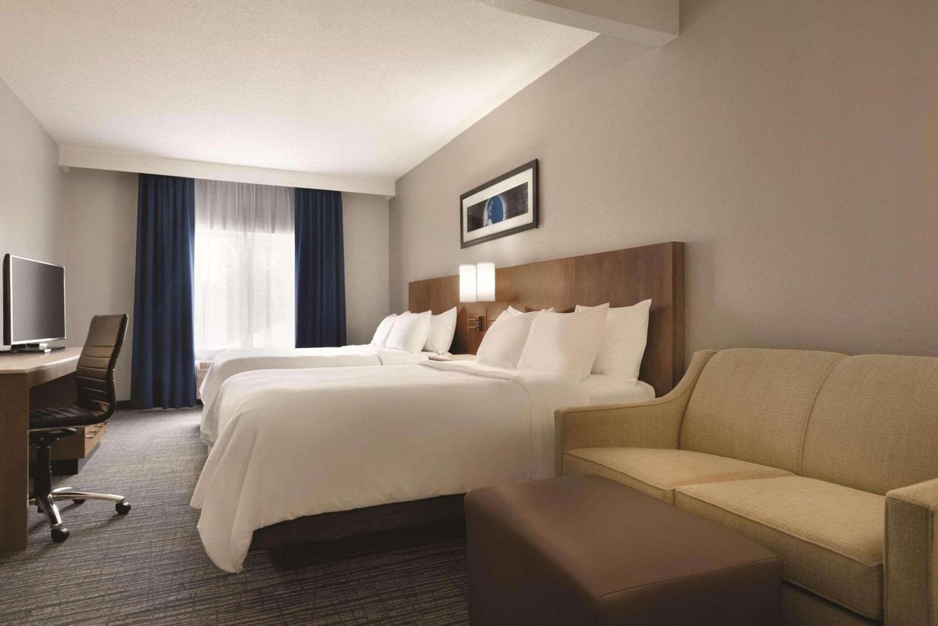 Spark By Hilton Ames photo 7