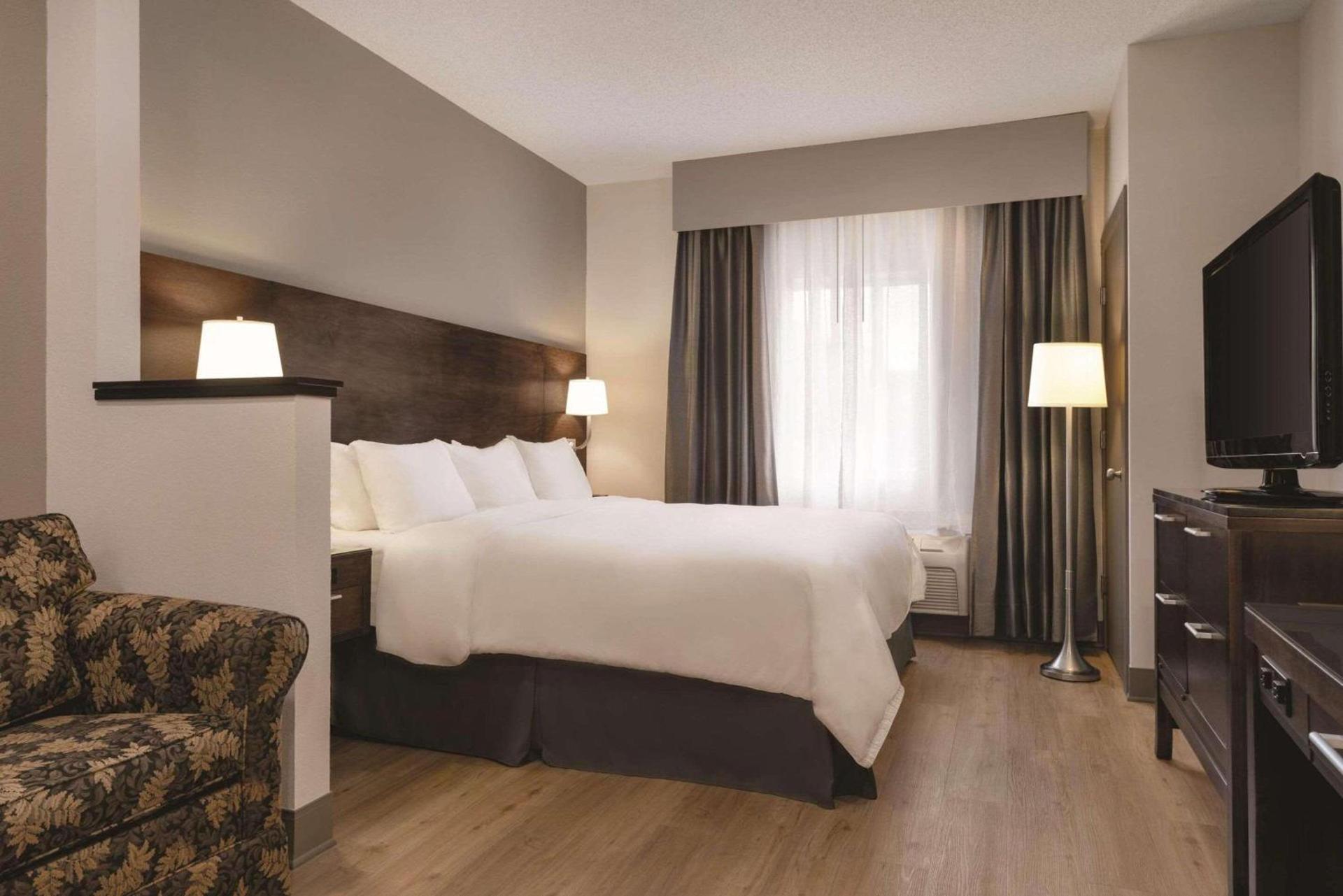 Radisson Hotel & Conference Center Rockford photo 3