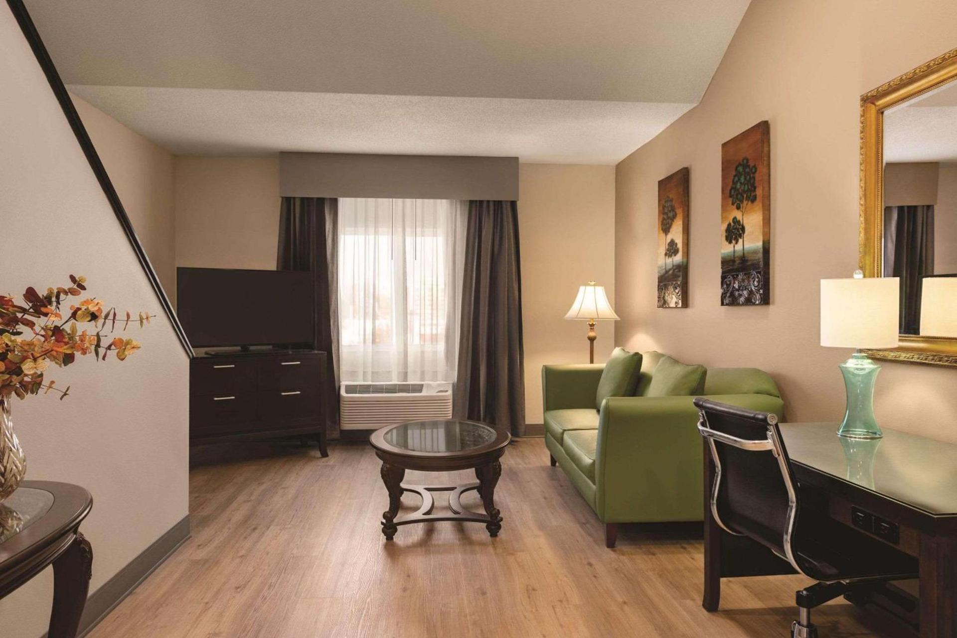 Radisson Hotel & Conference Center Rockford photo 12