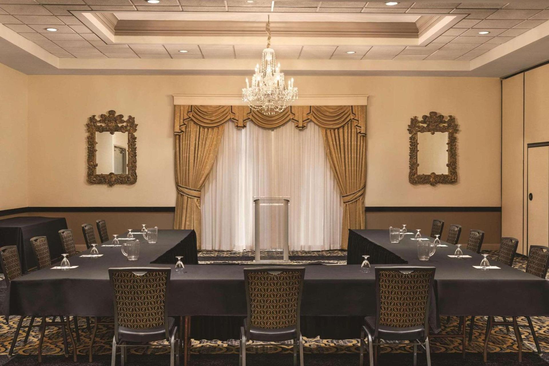 Radisson Hotel & Conference Center Rockford photo 31