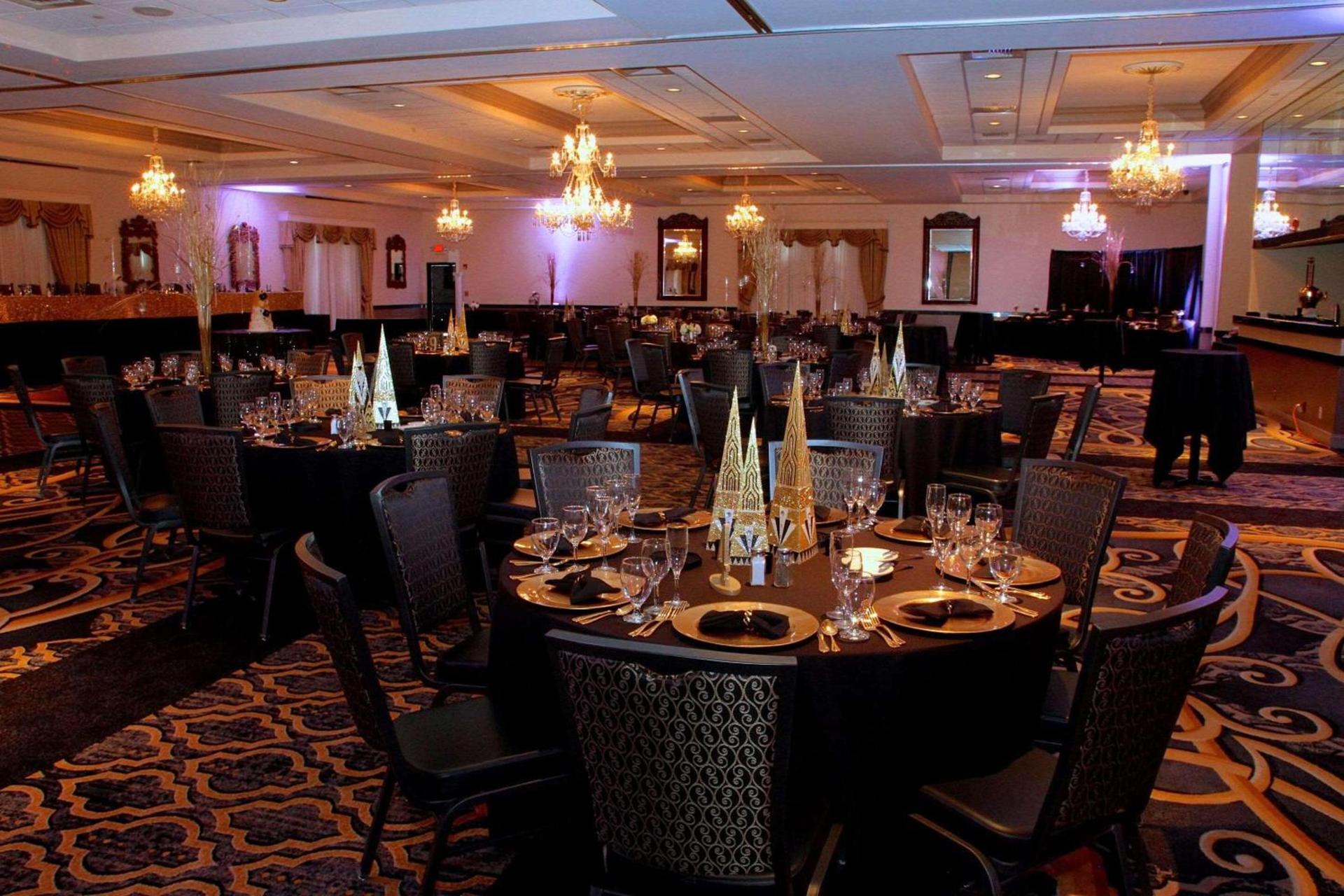 Radisson Hotel & Conference Center Rockford photo 32