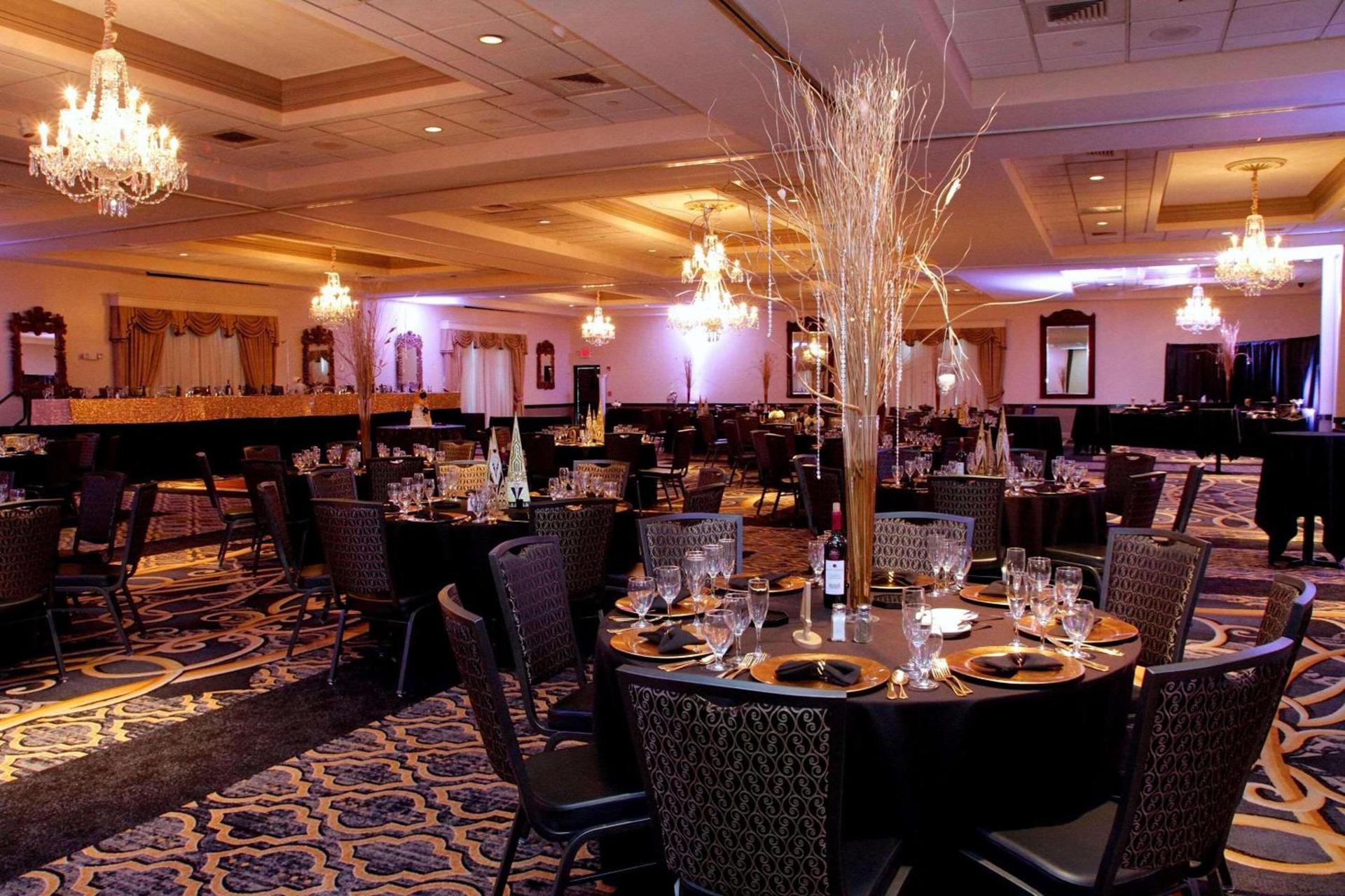 Radisson Hotel & Conference Center Rockford photo 34