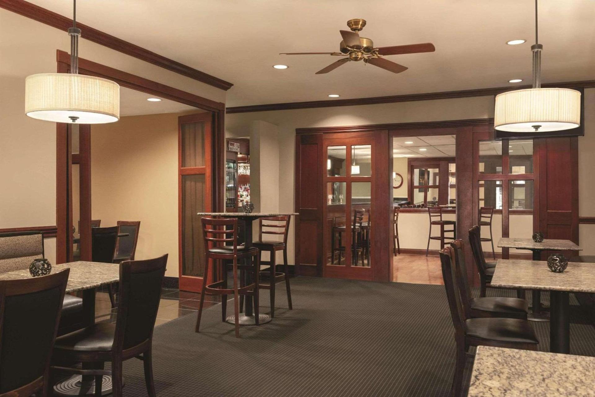 Radisson Hotel & Conference Center Rockford photo 37