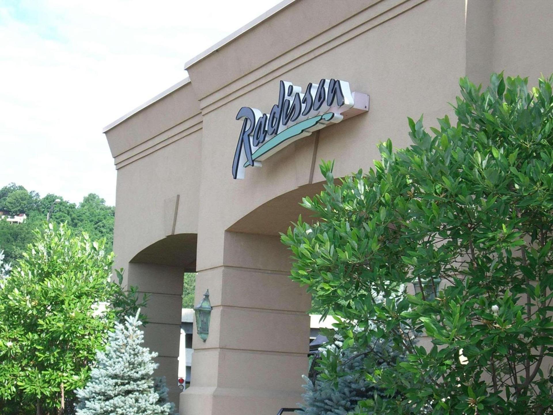 Radisson Hotel Cincinnati Riverfront photo 2