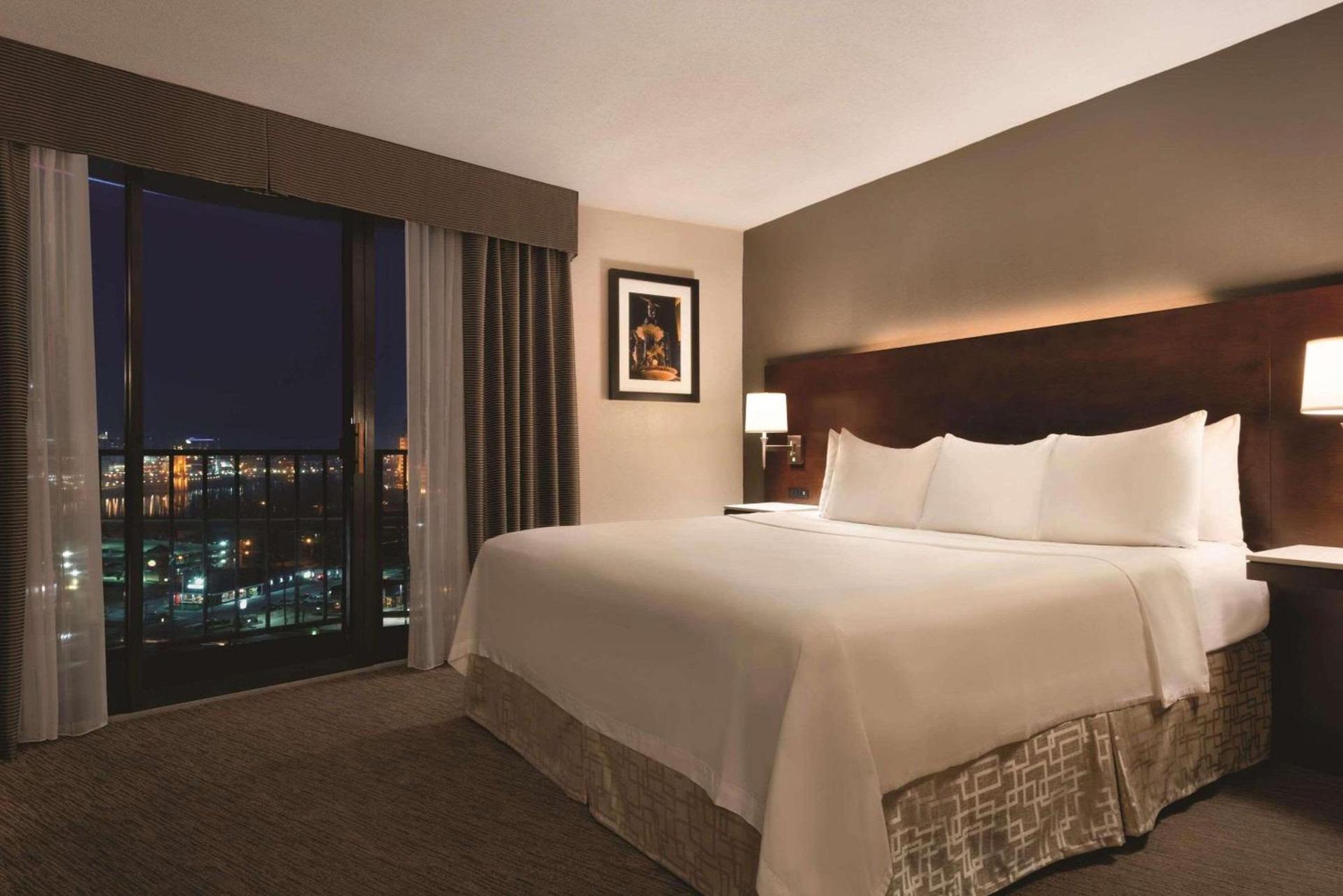 Radisson Hotel Cincinnati Riverfront photo 6