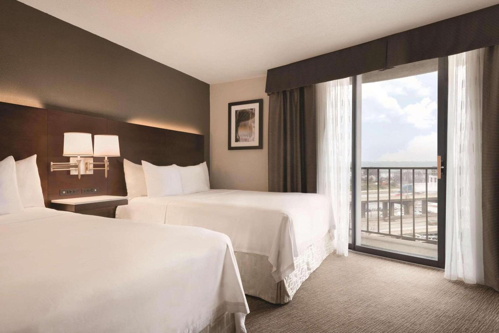Radisson Hotel Cincinnati Riverfront photo 8
