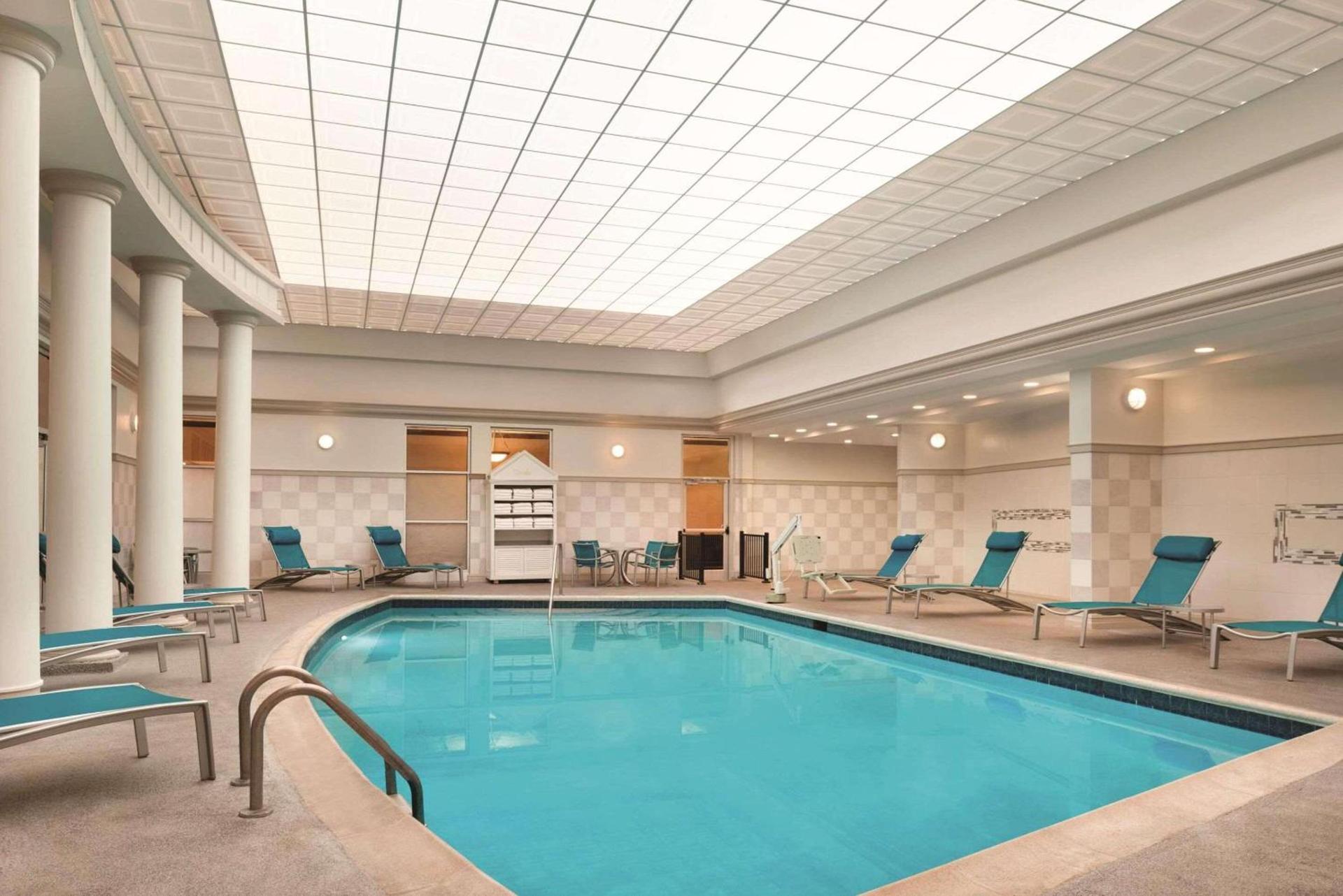 Radisson Hotel Cincinnati Riverfront photo 12