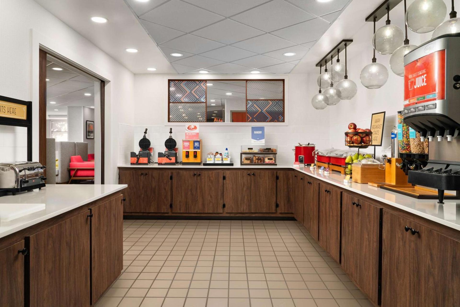 Hampton Inn Norfolk/Virginia Beach photo 13