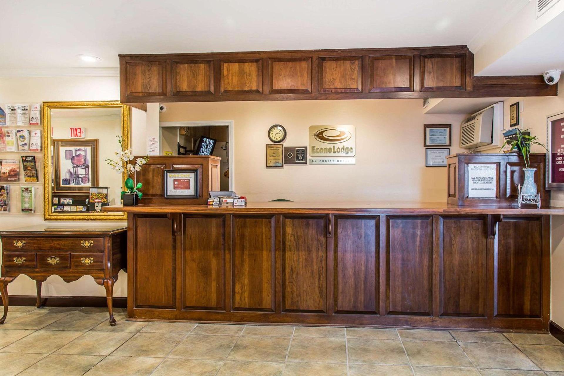 Econo Lodge Milldale - Southington photo 4
