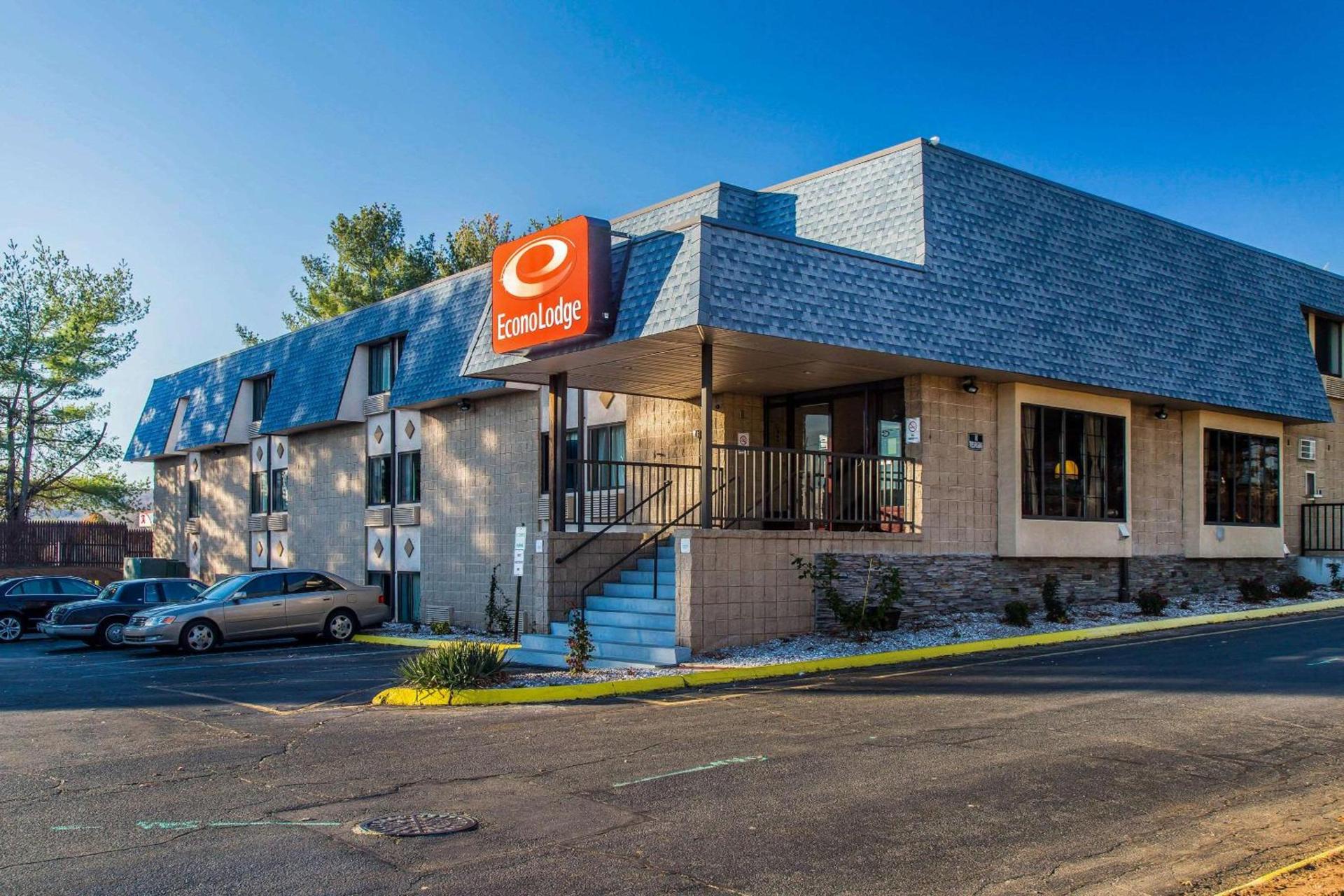 Econo Lodge Milldale - Southington photo 3