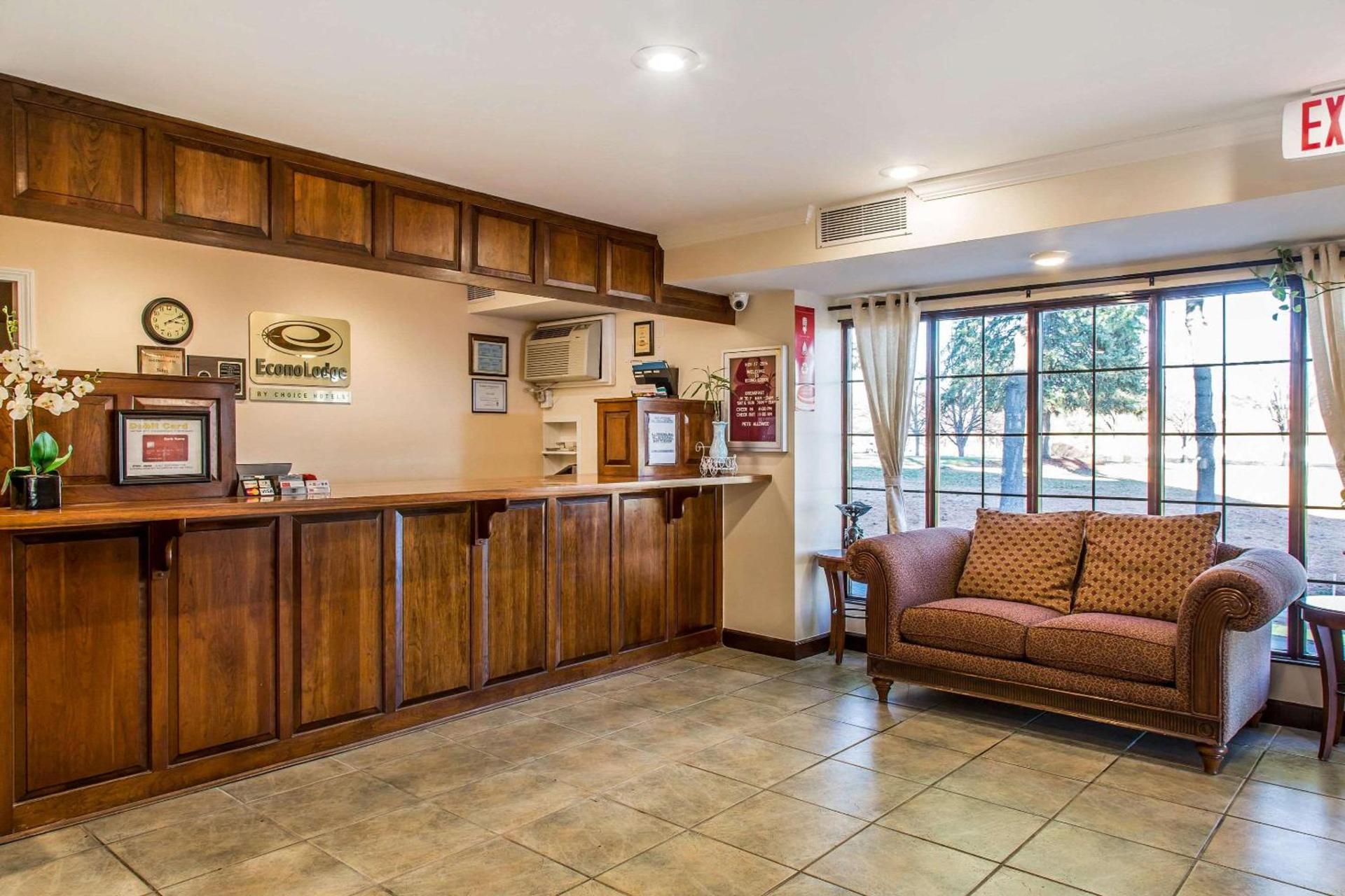 Econo Lodge Milldale - Southington photo 5