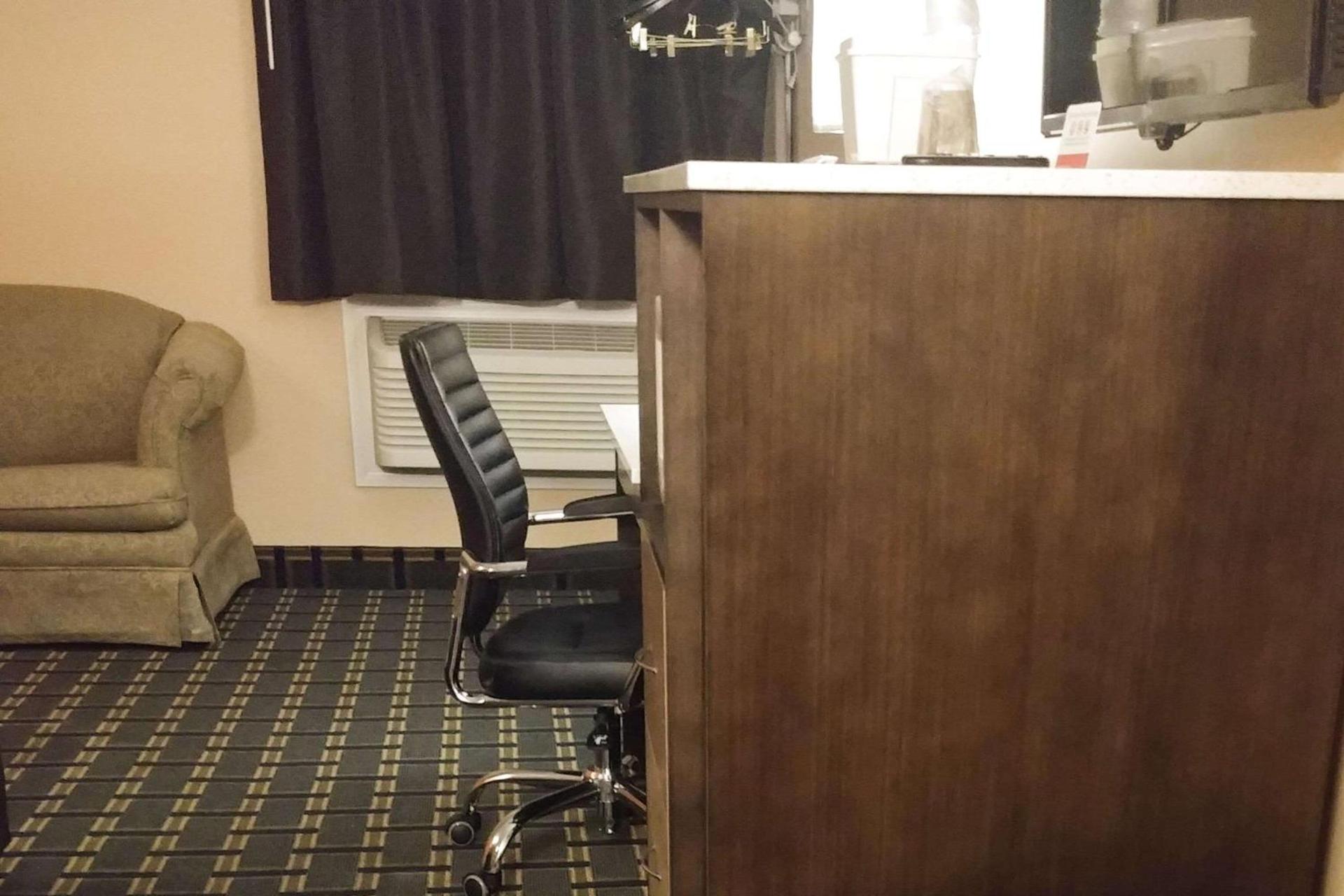 Econo Lodge Milldale - Southington photo 15