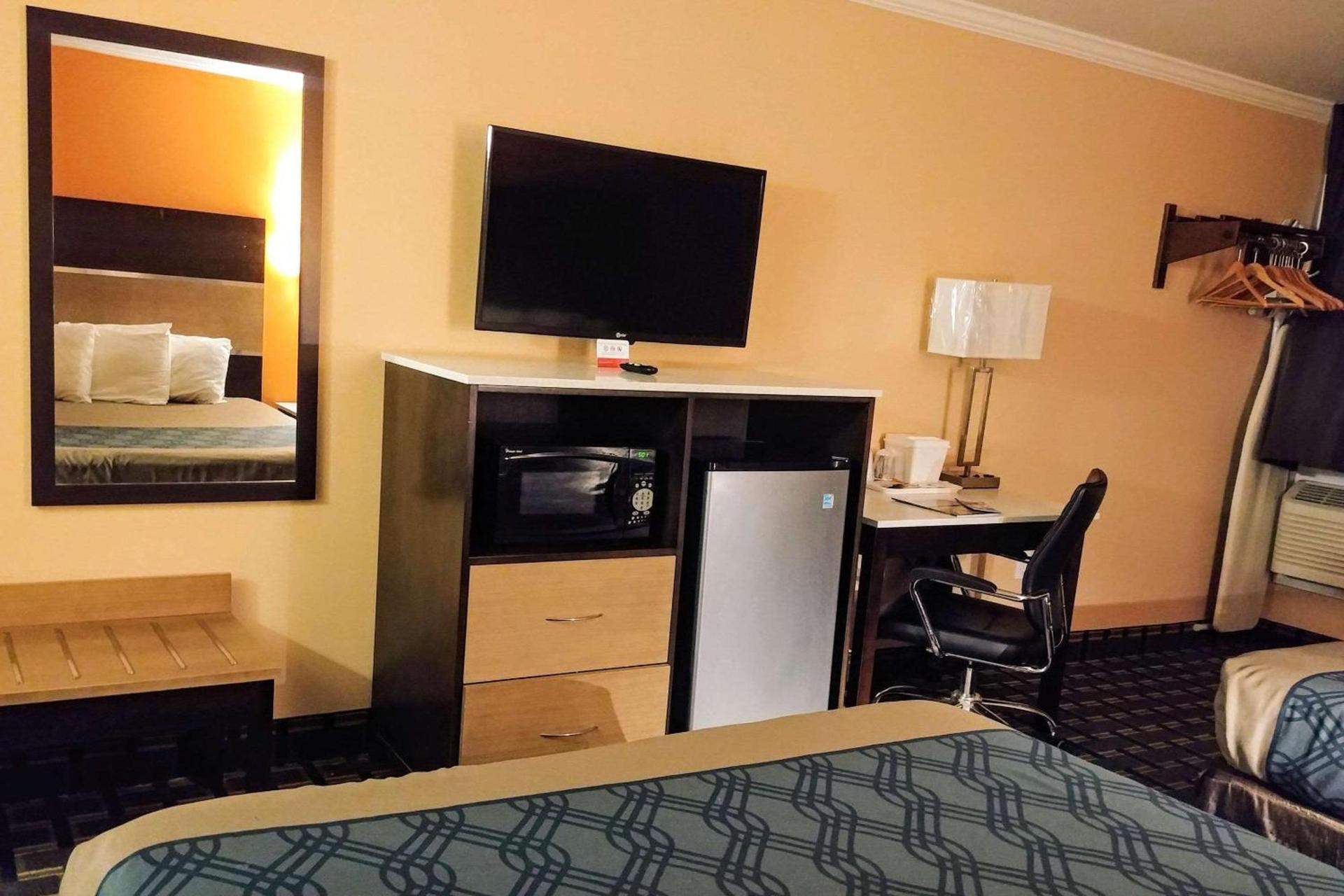 Econo Lodge Milldale - Southington photo 18